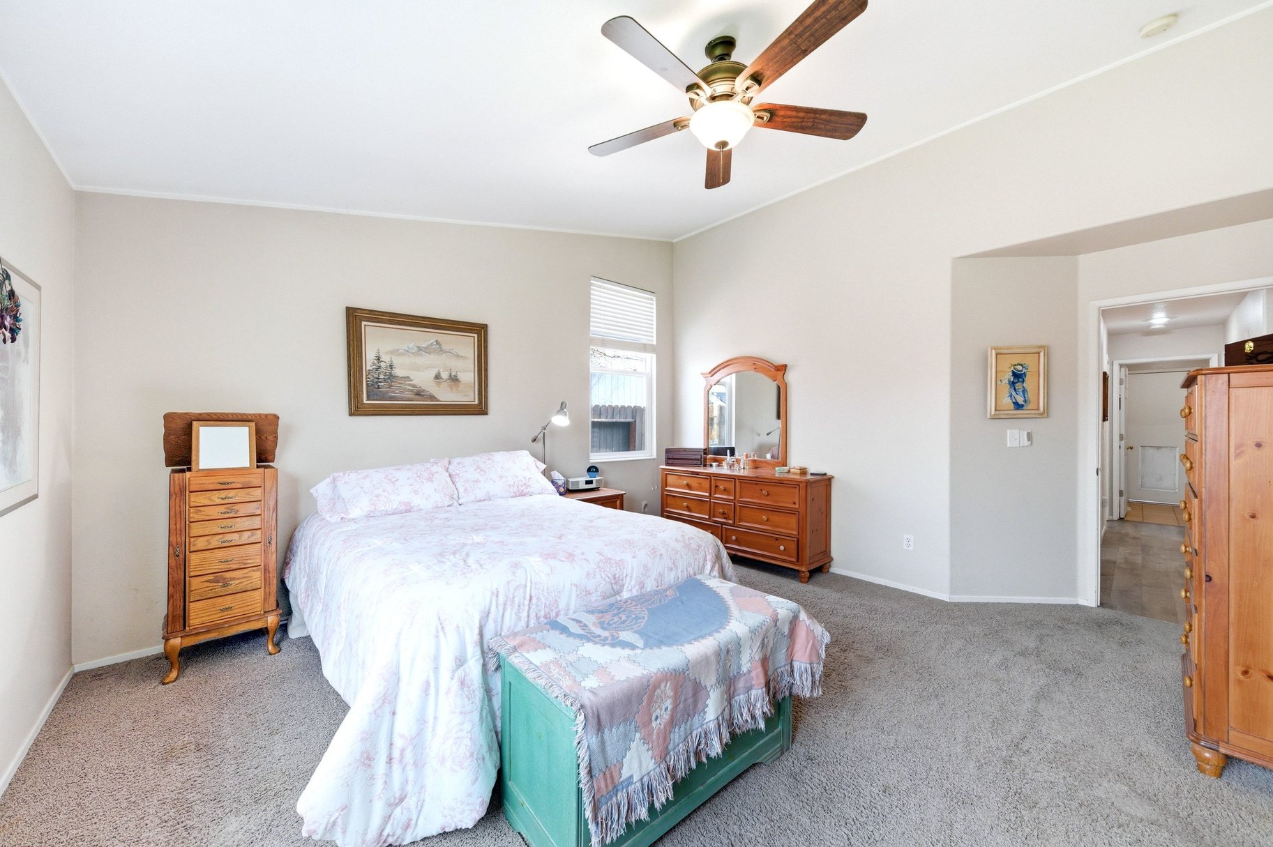  Turnkey Living with High Ceilings & Upgrades Throughout - 物件實景