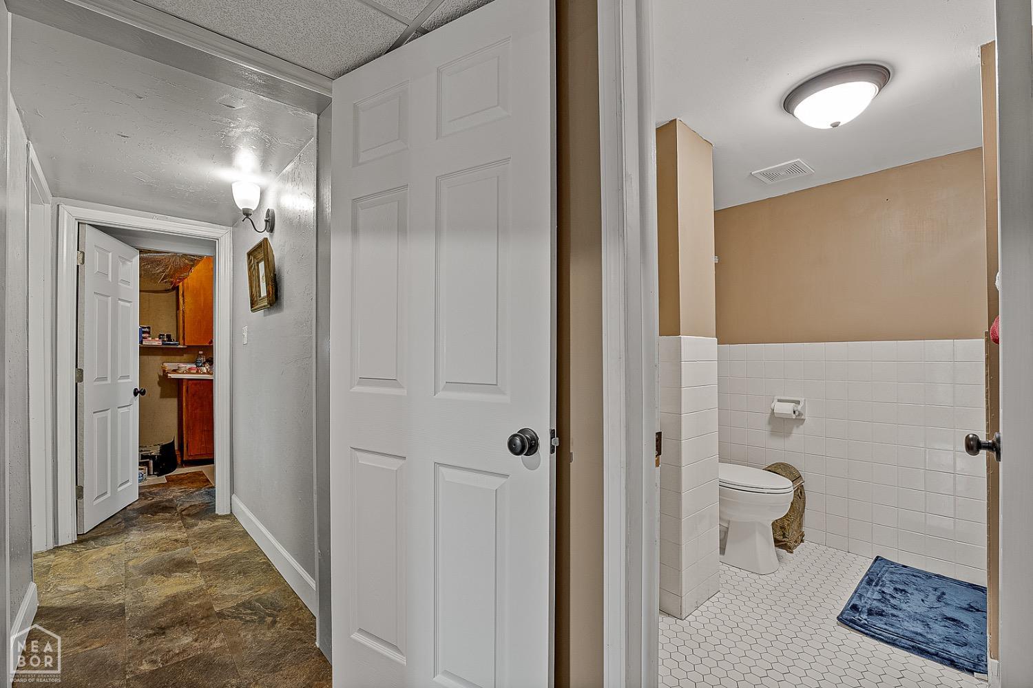 Cherokee Village, Arkansas, 72529, United States, 6 Bedrooms Bedrooms, ,3 BathroomsBathrooms,Residential,For Sale,1983477