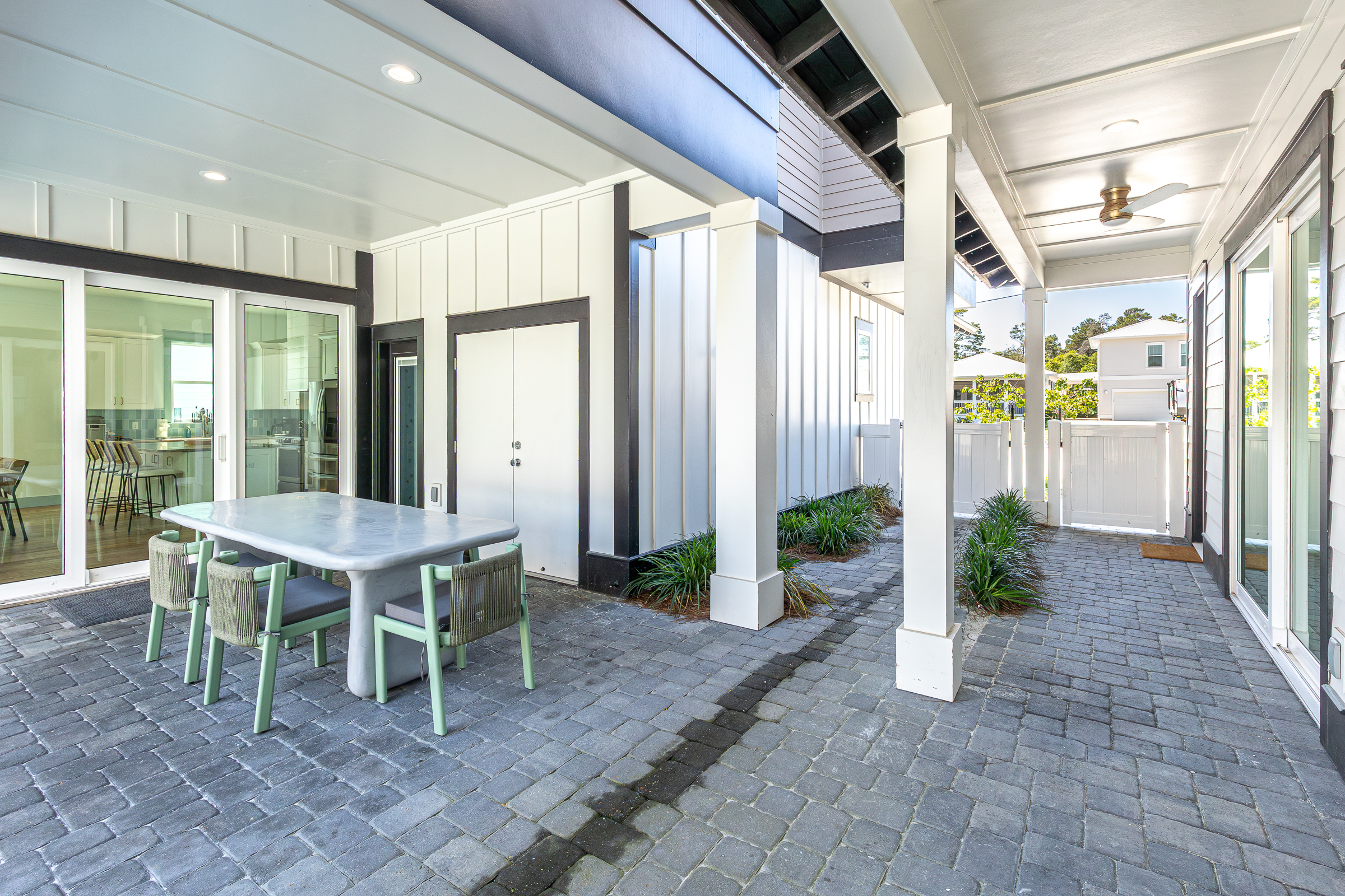  Grand Coastal Retreat With Carriage House And Resort-Style Pool - 物件實景