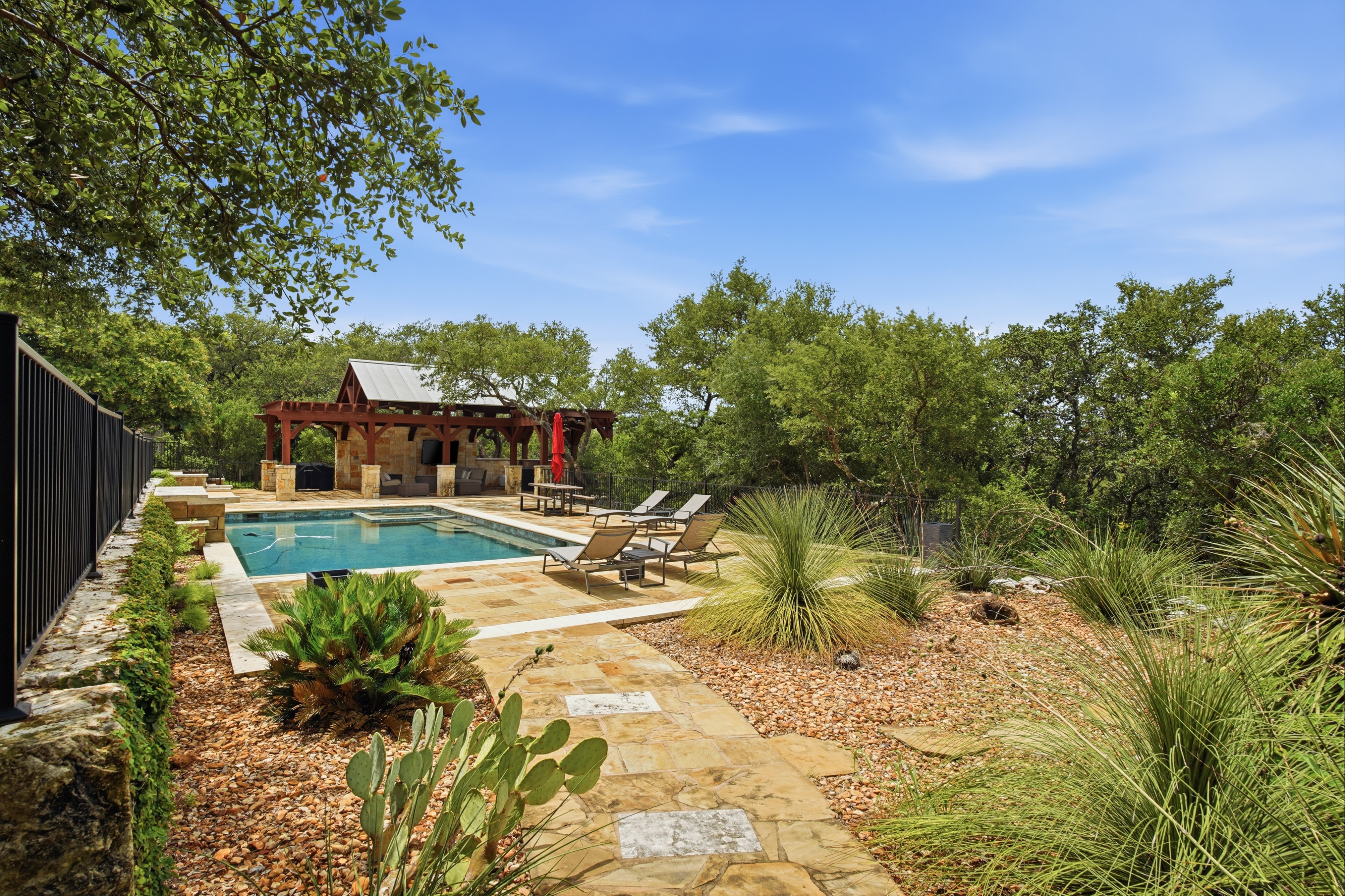  Iron Horse Canyon Estate with Resort-Style Backyard - 物件實景