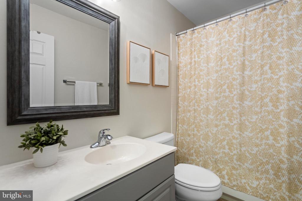 Sterling, Virginia, 20165, United States, 3 Bedrooms Bedrooms, ,4 BathroomsBathrooms,Residential,For Sale,1984617