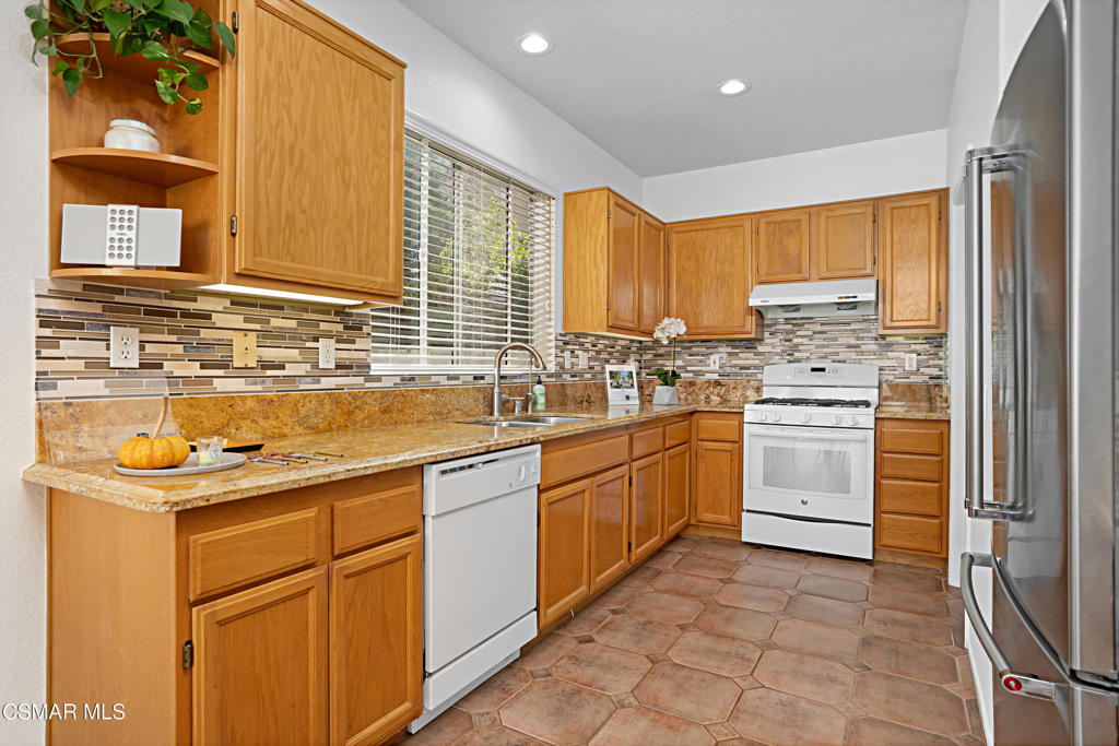 Westlake Village, California, 91362, United States, 2 Bedrooms Bedrooms, ,3 BathroomsBathrooms,Residential,For Sale,1987544