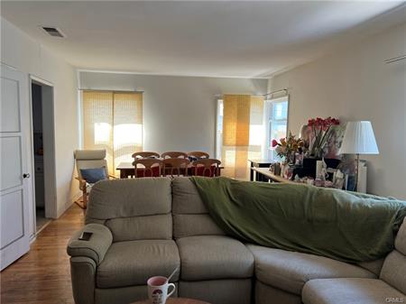 Van Nuys, California, 91401, United States, 2 Bedrooms Bedrooms, ,1 BathroomBathrooms,Residential,For Sale,1914216