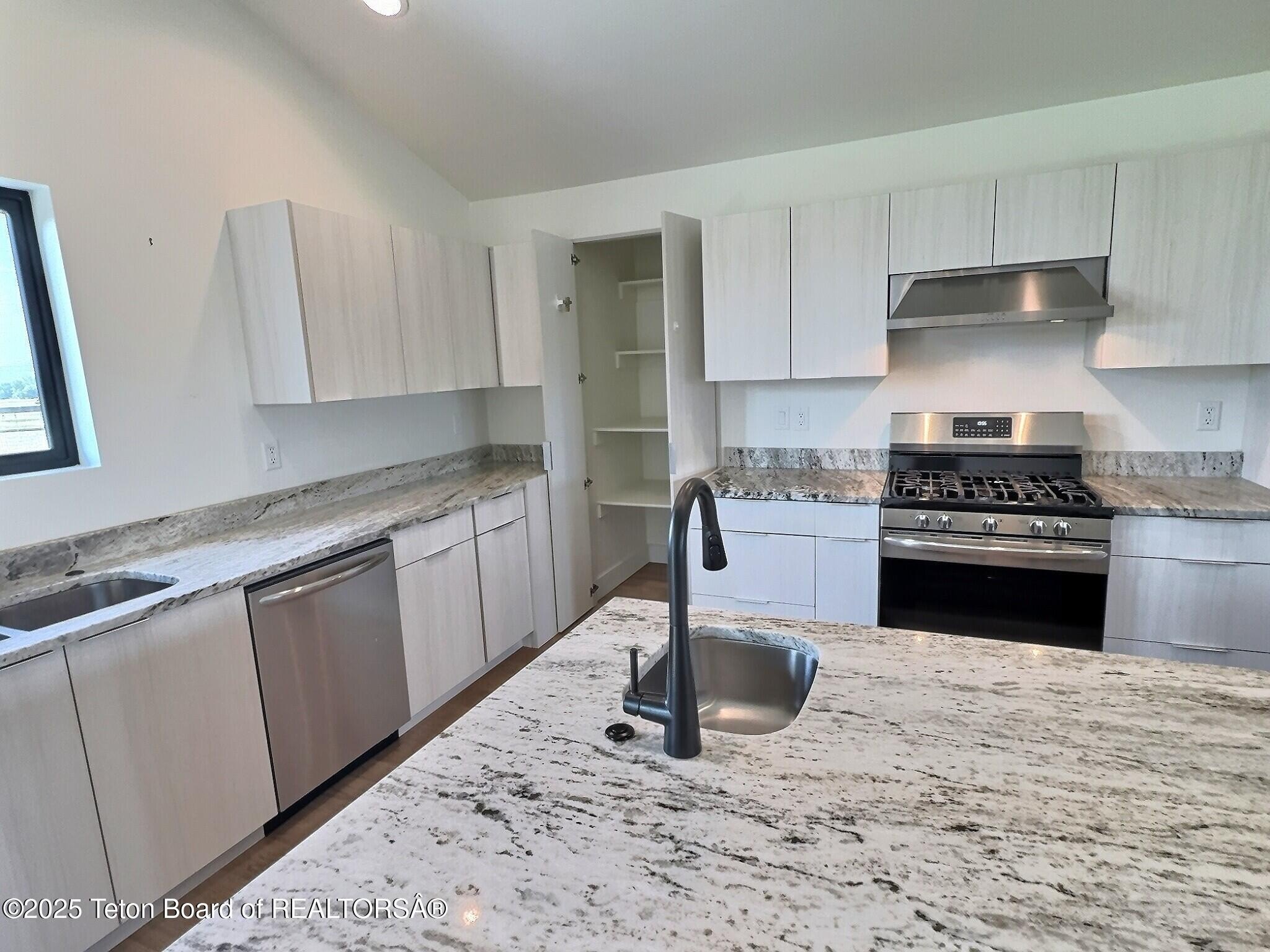 Victor, Idaho, 83455, United States, 3 Bedrooms Bedrooms, ,2 BathroomsBathrooms,Residential,For Sale,1982100