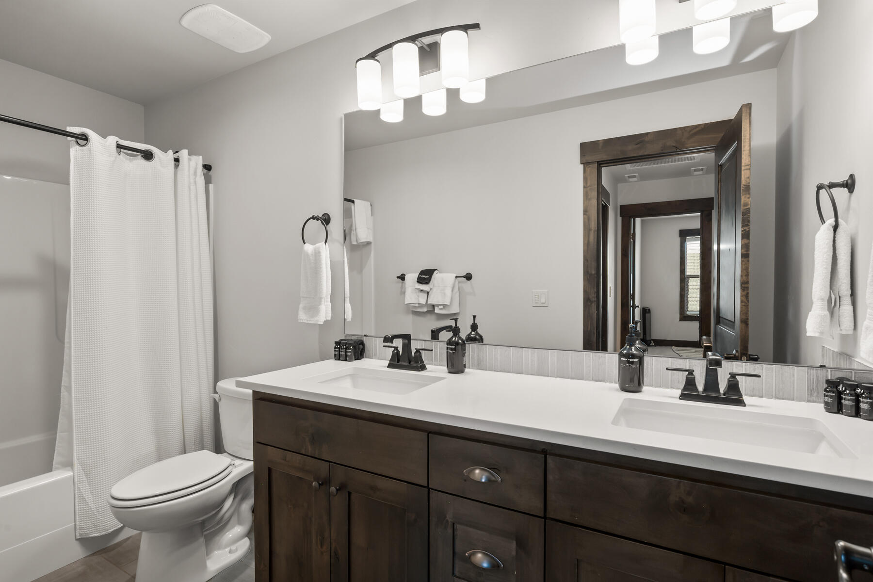 Powell Butte, Oregon, 97753, United States, 4 Bedrooms Bedrooms, ,3 BathroomsBathrooms,Residential,For Sale,1827363