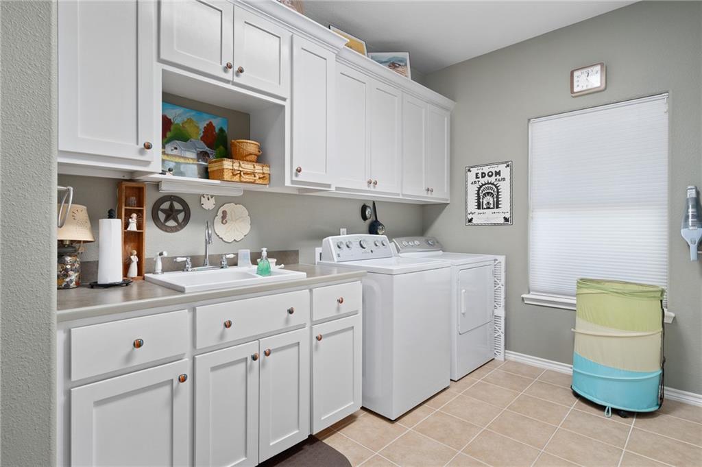 Rockport, Texas, 78382, United States, 3 Bedrooms Bedrooms, ,3 BathroomsBathrooms,Residential,For Sale,1848345