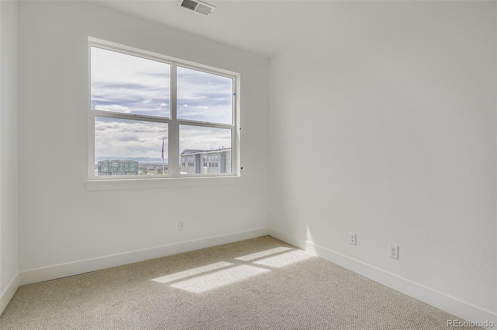 Aurora, Colorado, 80019, United States, 4 Bedrooms Bedrooms, ,4 BathroomsBathrooms,Residential,For Sale,1902538