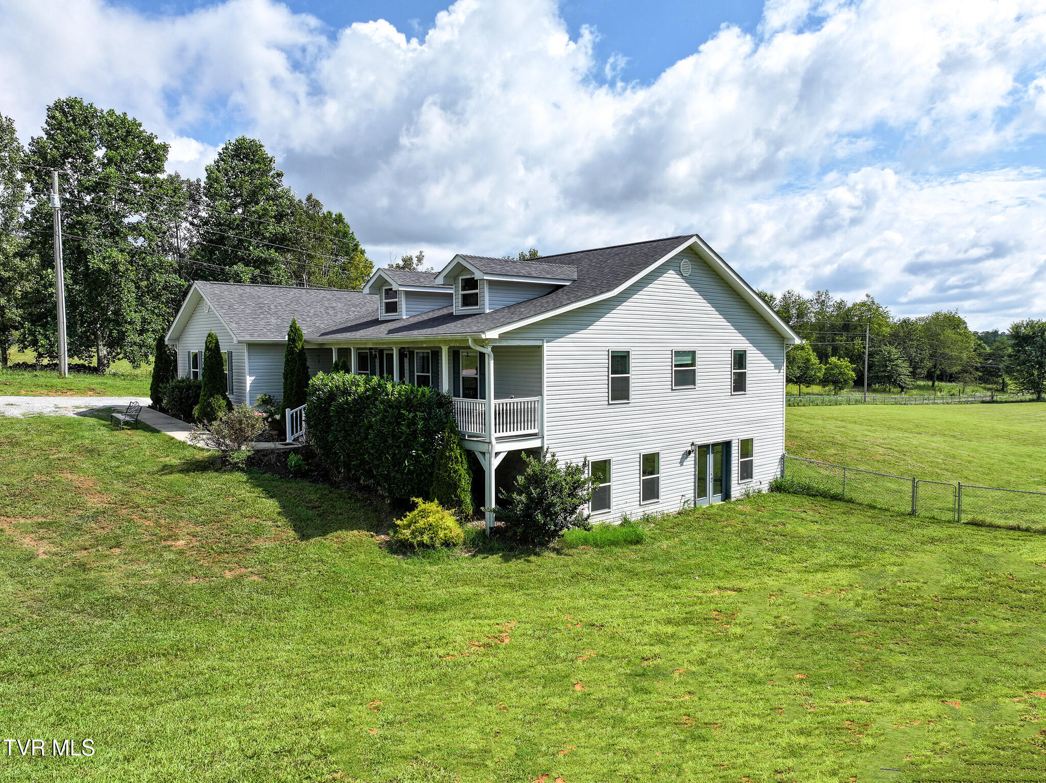 Greeneville, Tennessee, 37745, United States, 3 Bedrooms Bedrooms, ,3 BathroomsBathrooms,Residential,For Sale,1944851
