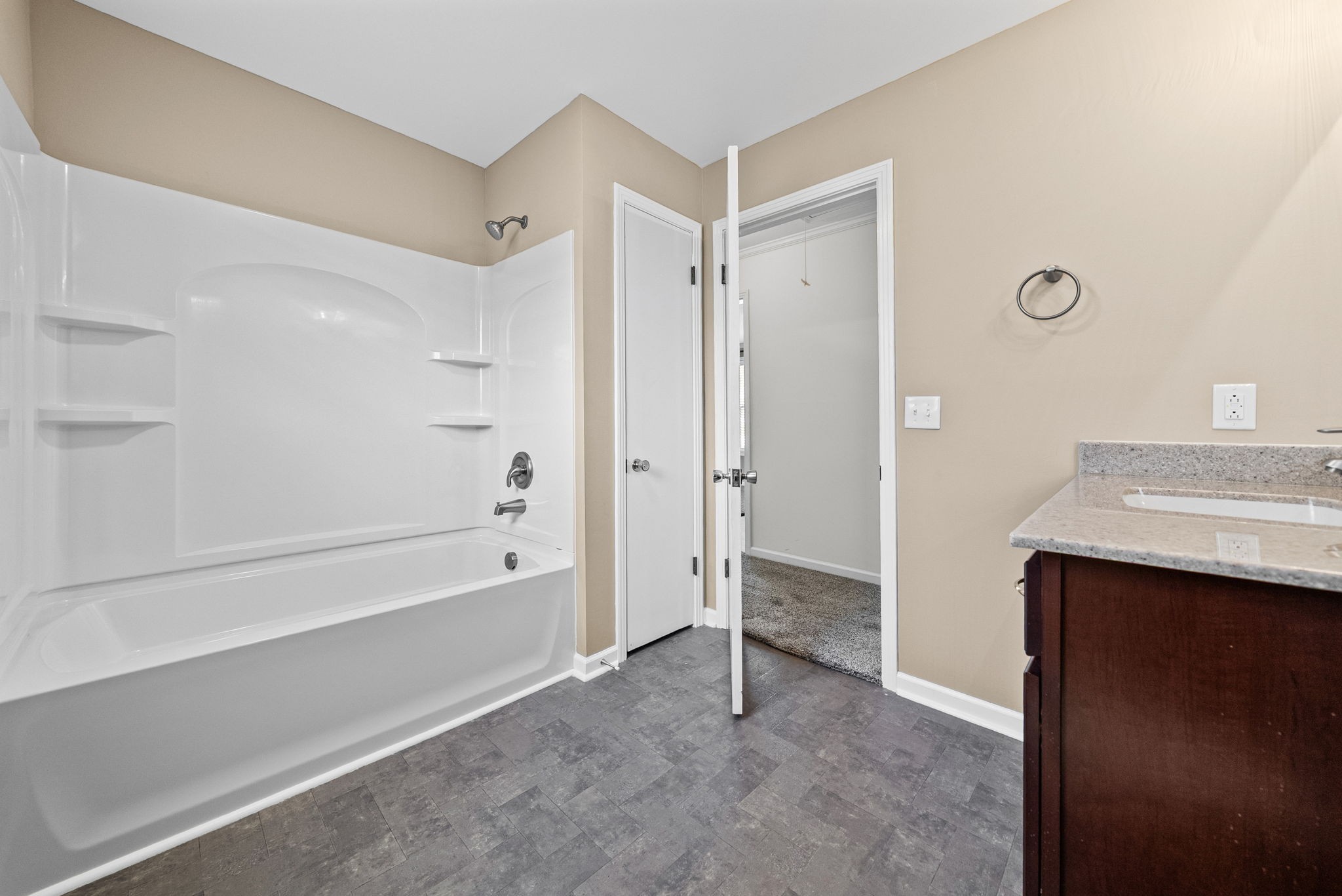 Clarksville, Tennessee, 37040, United States, 2 Bedrooms Bedrooms, ,2 BathroomsBathrooms,Residential,For Sale,2030332