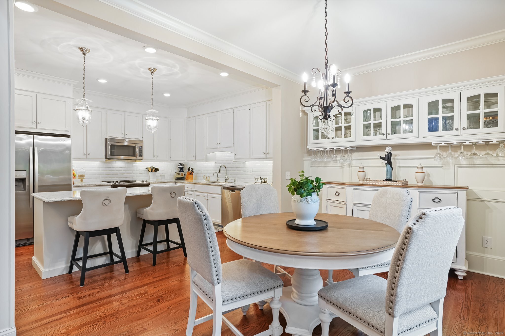 Brookfield, Connecticut, 06804, United States, 2 Bedrooms Bedrooms, ,4 BathroomsBathrooms,Residential,For Sale,1890460
