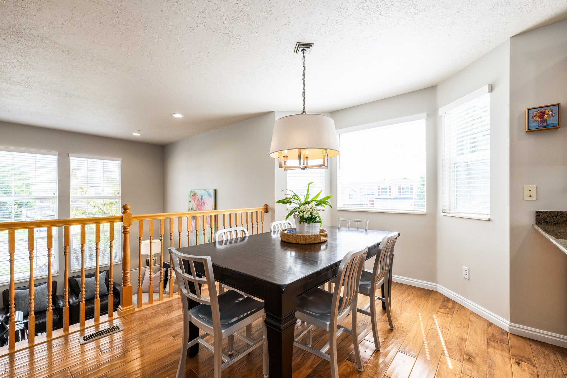  Updated 4-Bed with RV Parking, Mountain Views, and Large Fenced Backyard - 物件實景