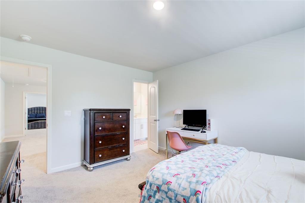 Acworth, Georgia, 30101, United States, 6 Bedrooms Bedrooms, ,4 BathroomsBathrooms,Residential,For Sale,1828453
