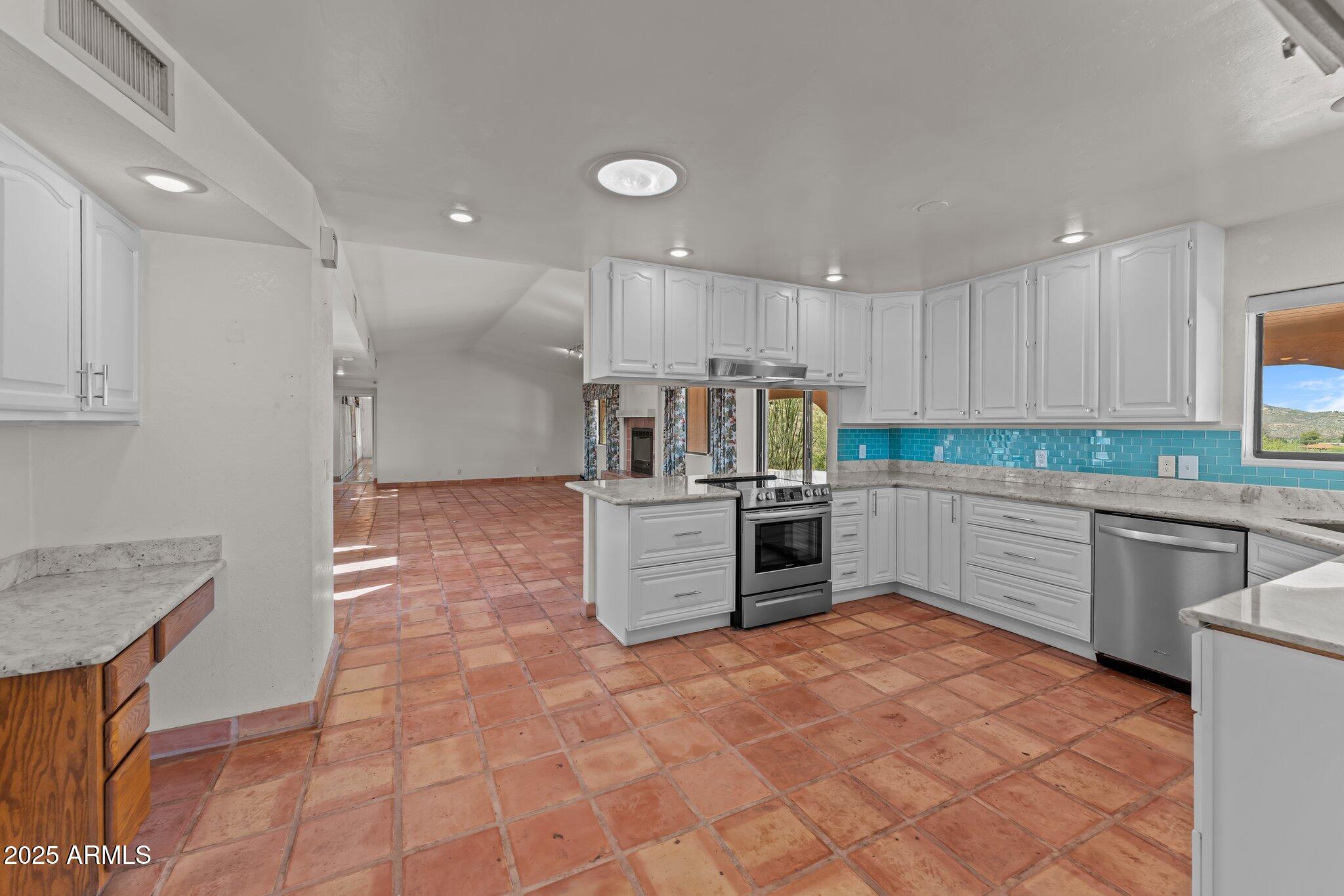 Wickenburg, Arizona, 85390, United States, 3 Bedrooms Bedrooms, ,3 BathroomsBathrooms,Residential,For Sale,1915938