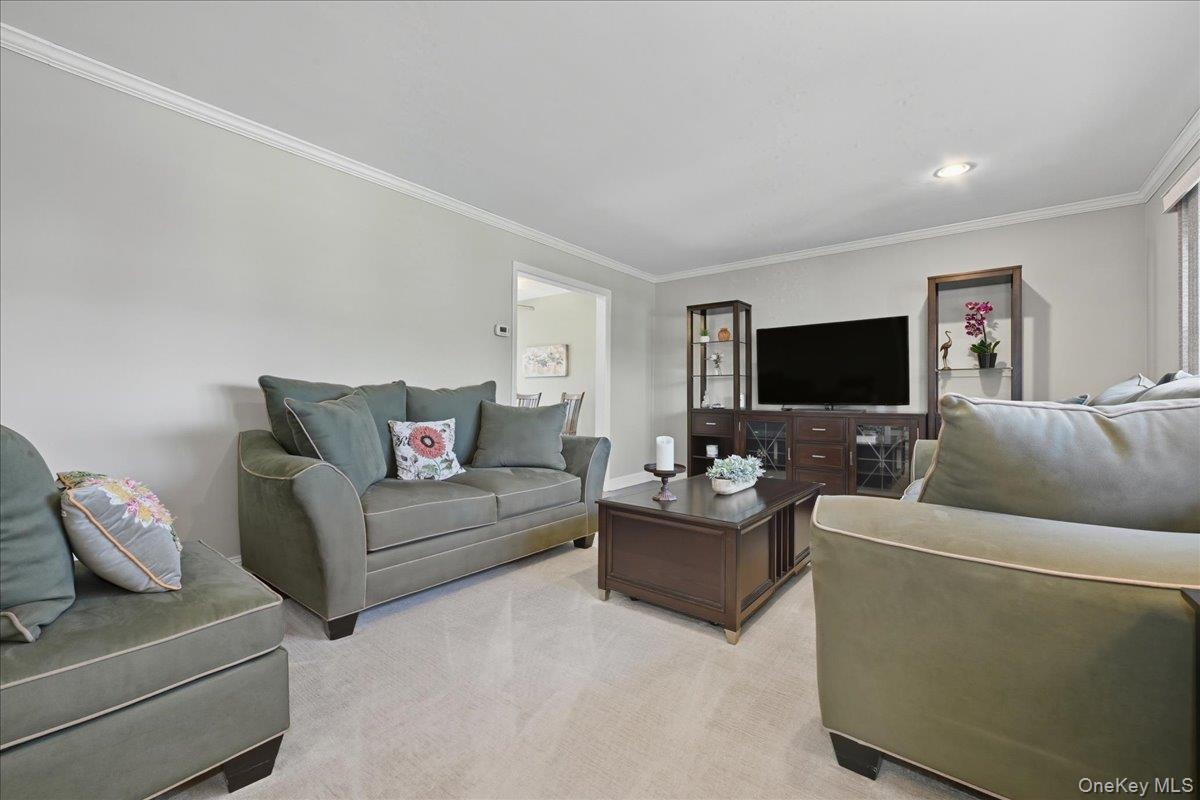 North Bellmore, New York, 11710, United States, 3 Bedrooms Bedrooms, ,2 BathroomsBathrooms,Residential,For Sale,1991697