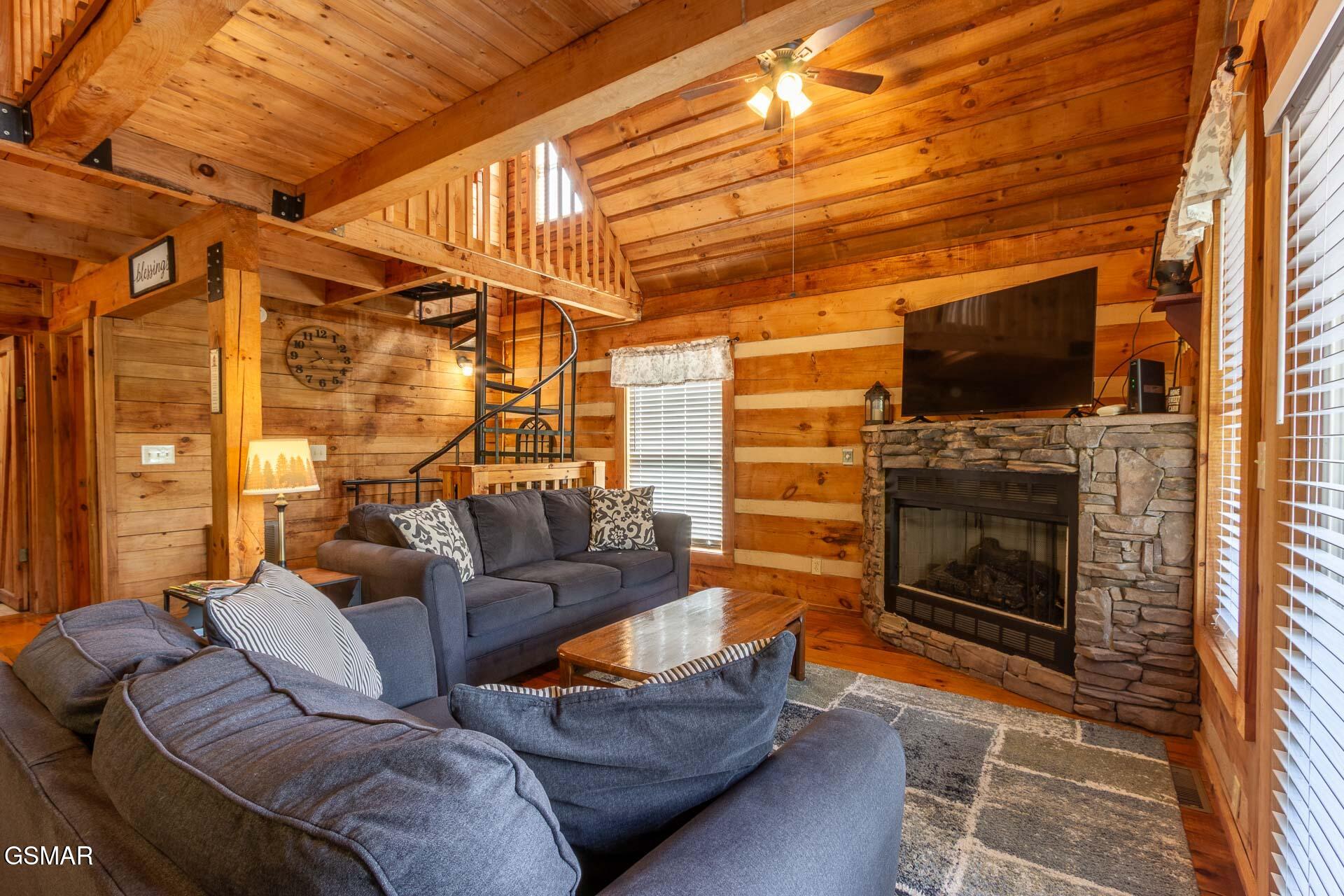 Sevierville, Tennessee, 37876, United States, 2 Bedrooms Bedrooms, ,3 BathroomsBathrooms,Residential,For Sale,1977438