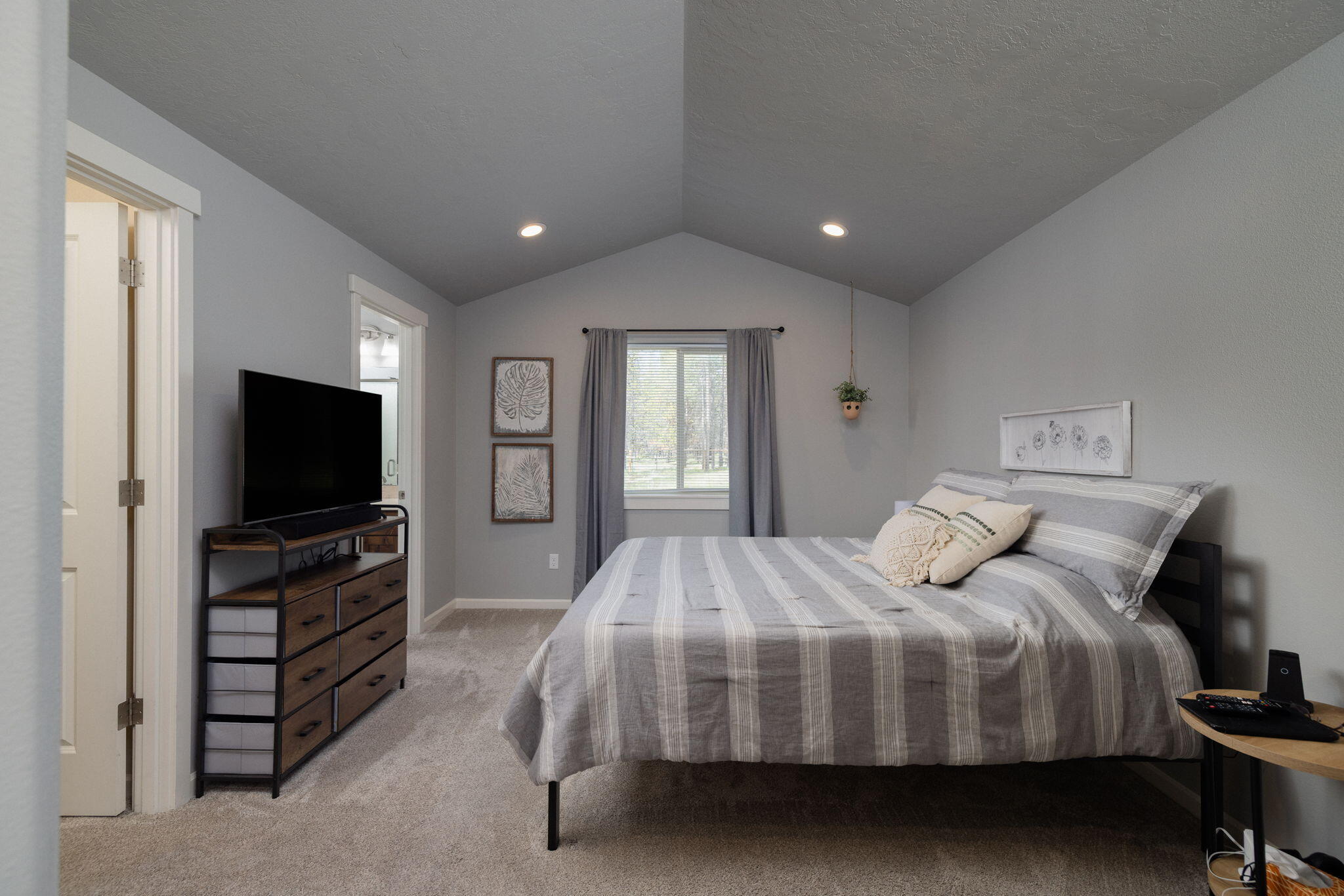 Bend, Oregon, 97707, United States, 3 Bedrooms Bedrooms, ,2 BathroomsBathrooms,Residential,For Sale,1847300