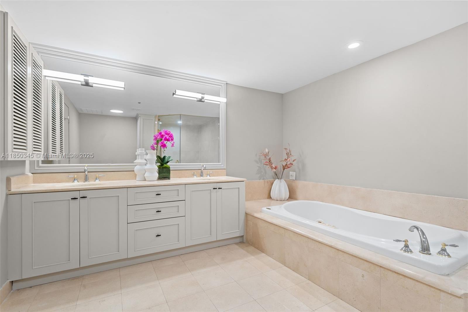 Fort Lauderdale, Florida, 33305, United States, 2 Bedrooms Bedrooms, ,3 BathroomsBathrooms,Residential,For Sale,1907787