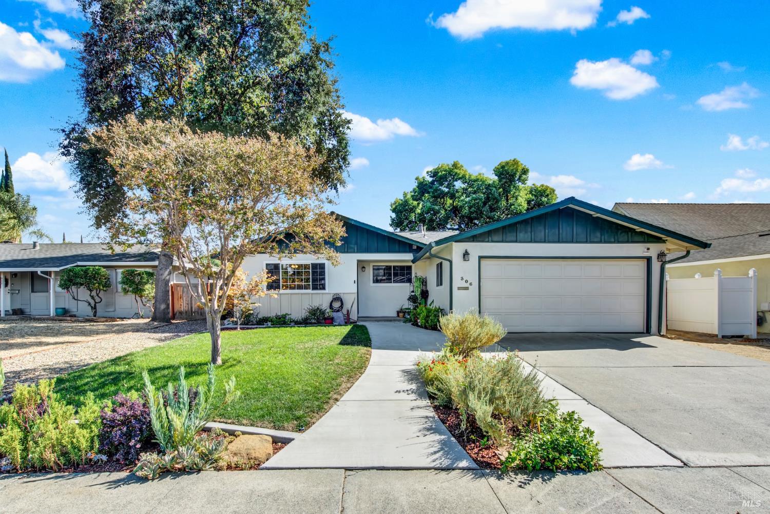 Vacaville, California, 95687, United States, 3 Bedrooms Bedrooms, ,2 BathroomsBathrooms,Residential,For Sale,1940371