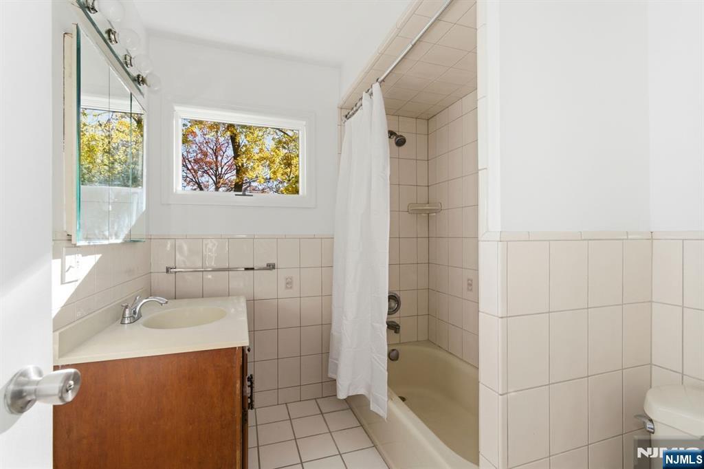 Midland Park, New Jersey, 07432, United States, 3 Bedrooms Bedrooms, ,2 BathroomsBathrooms,Residential,For Sale,1989526