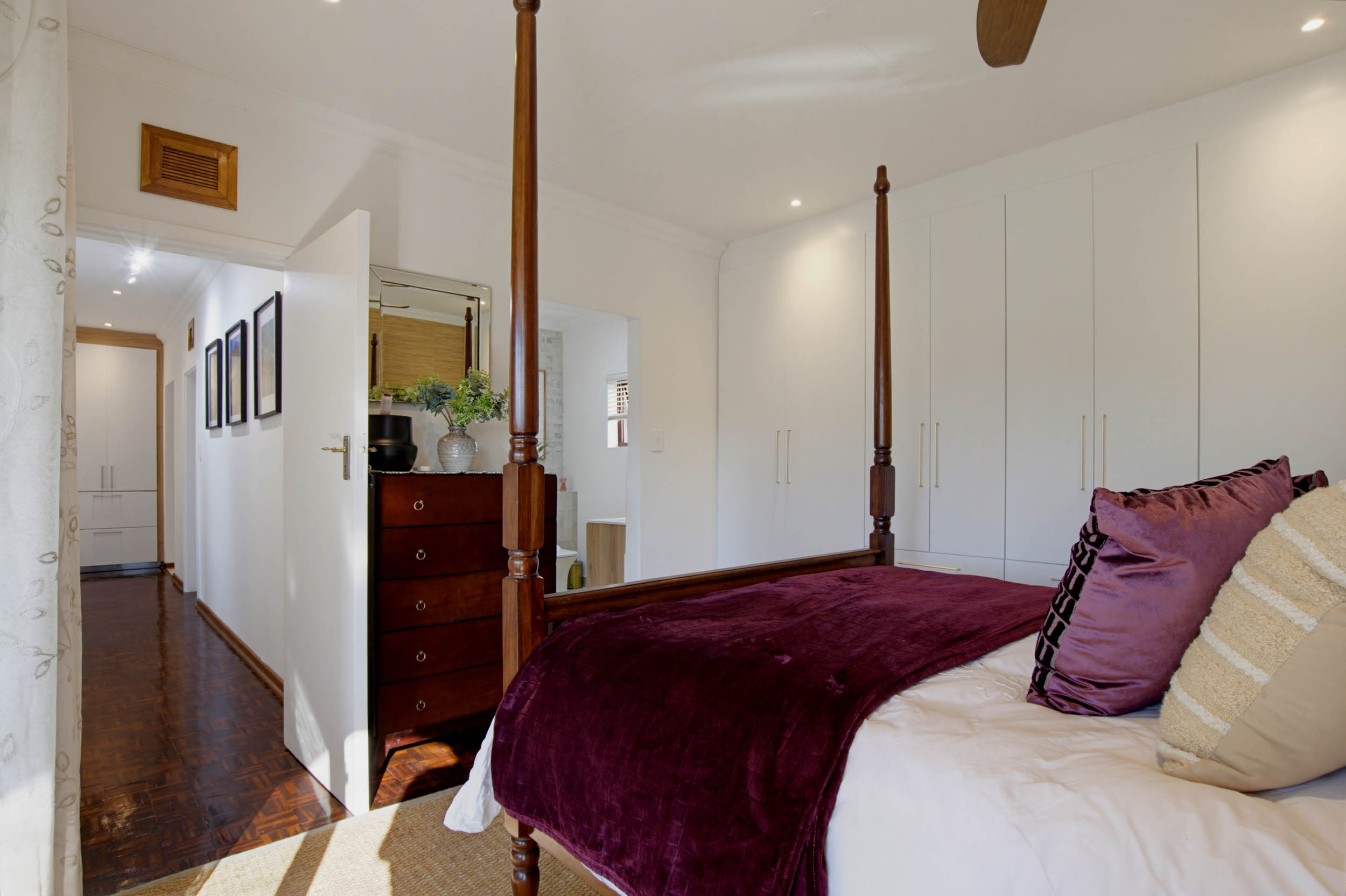  Fully Renovated Coastal Residence with Guest Flatlet and Sea Views in Salt Rock - 物件實景