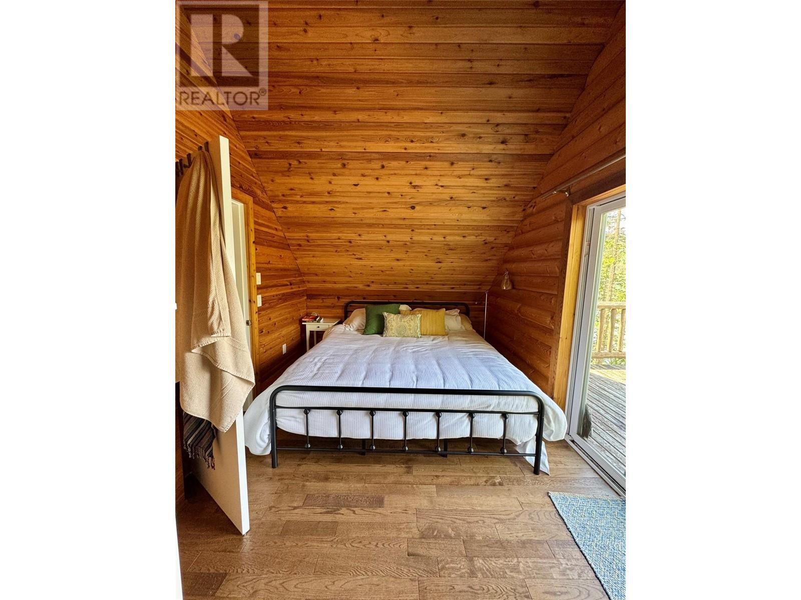 SICAMOUS, British Columbia, V0E 2V0, CA, 3 Bedrooms Bedrooms, ,2 BathroomsBathrooms,Residential,For Sale,1838077