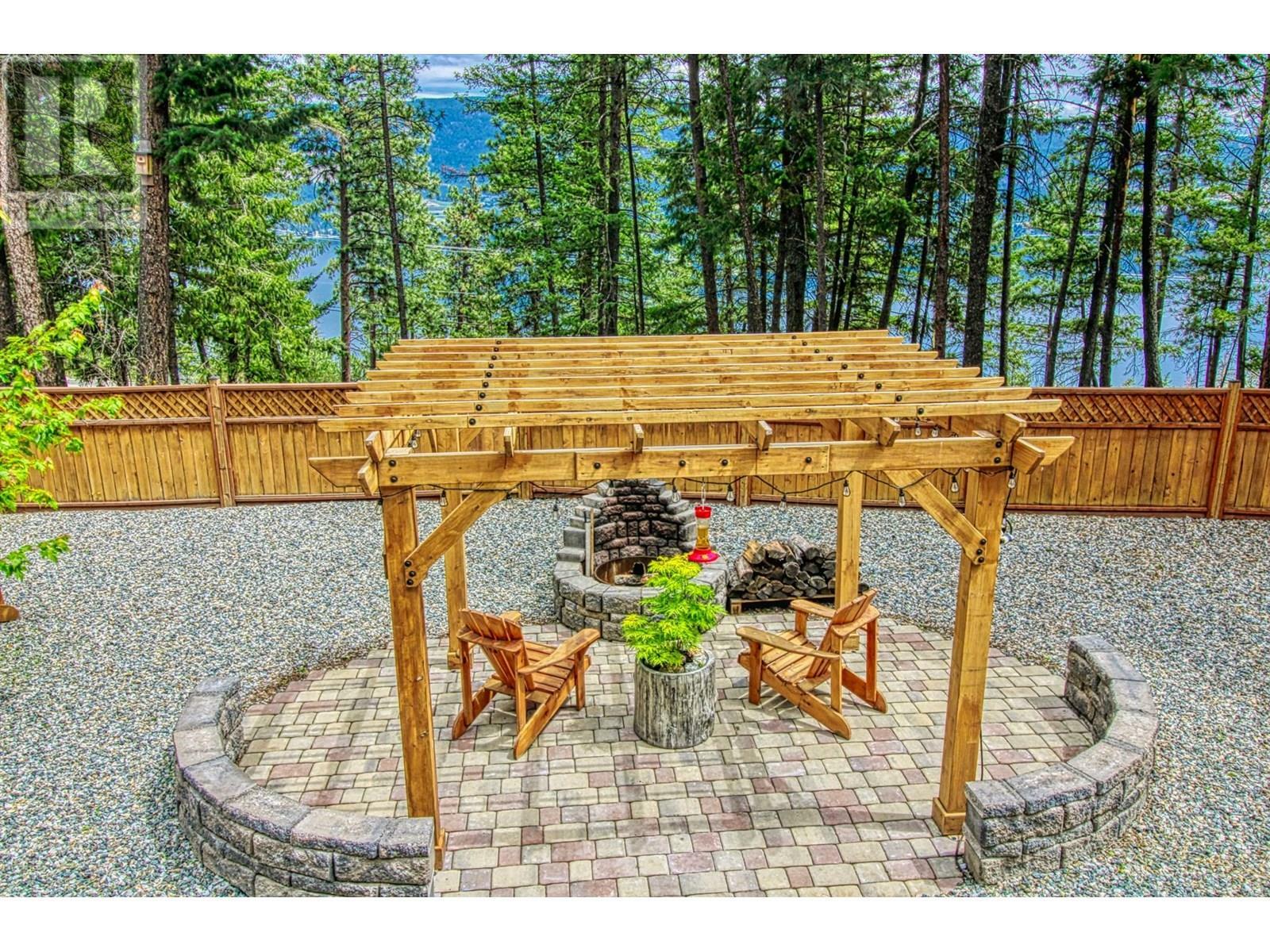 KELOWNA, British Columbia, V1Z 3W4, CA, 5 Bedrooms Bedrooms, ,3 BathroomsBathrooms,Residential,For Sale,1876914