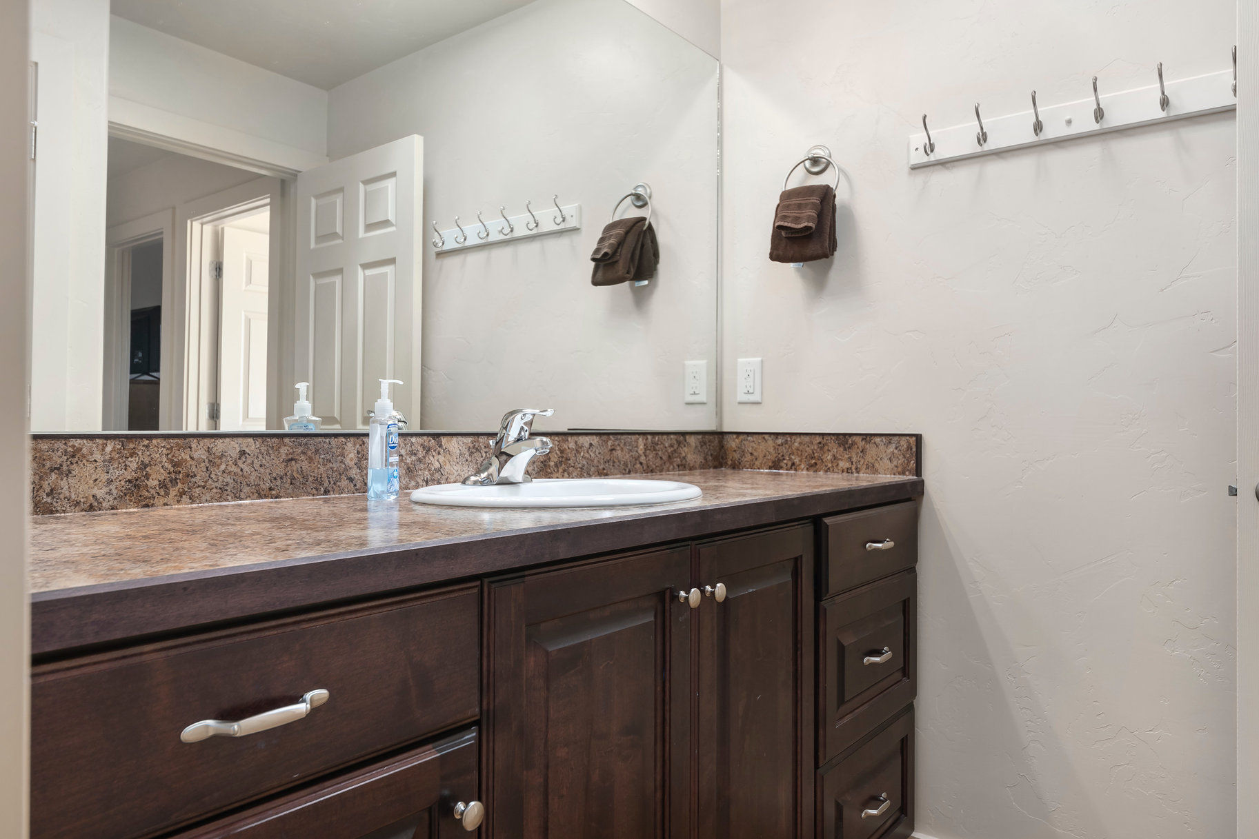  Turn Key Nightly Rental with Pool, Views and Proven Income - 物件實景