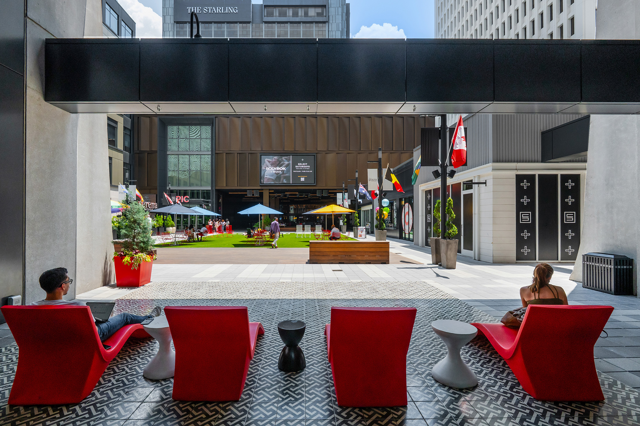  Fully Renovated Two-story Condo in the Iconic Colony House at Colony Square - 物件實景