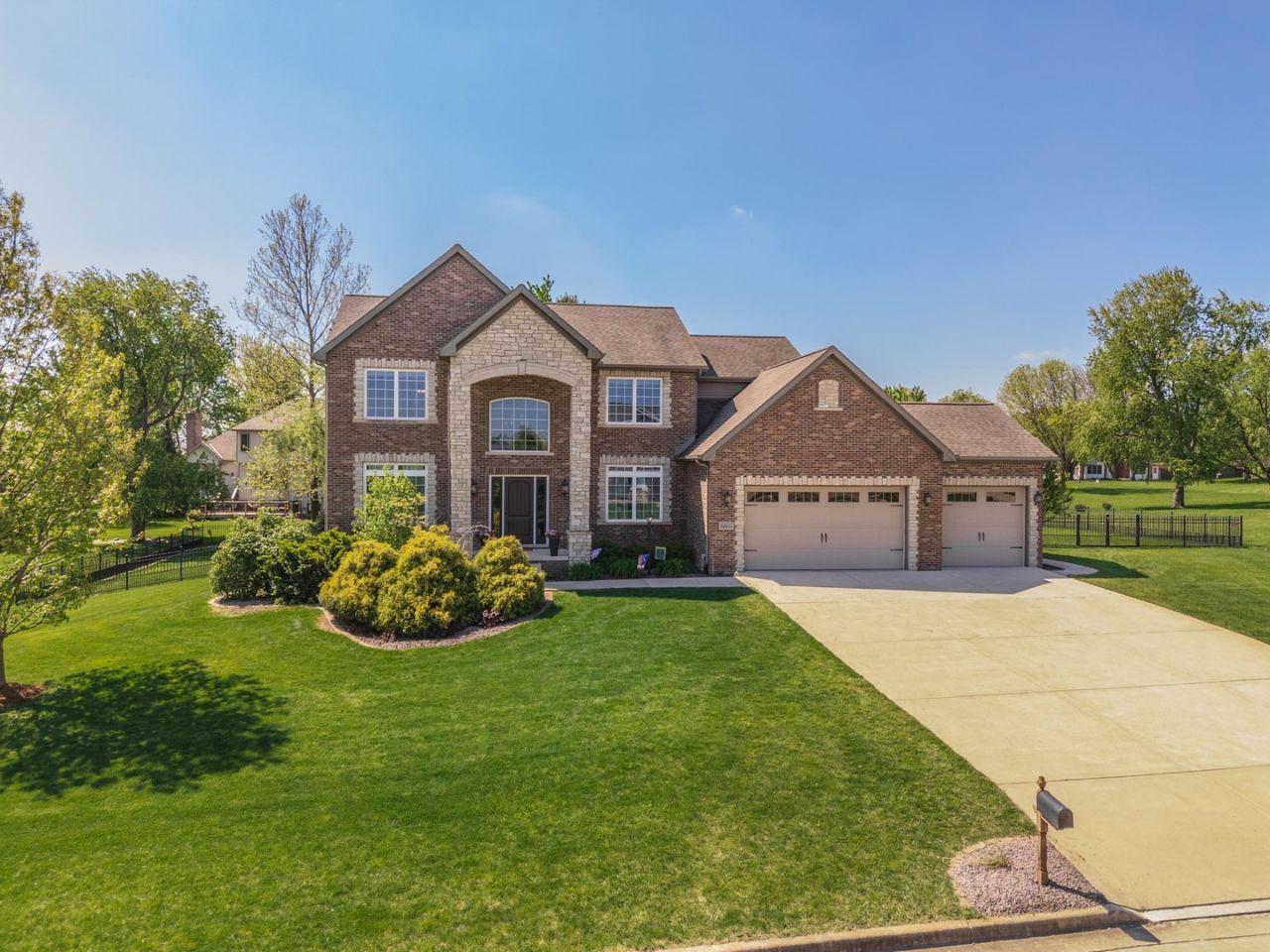 Bloomington, Illinois, 61705, United States, 5 Bedrooms Bedrooms, ,5 BathroomsBathrooms,Residential,For Sale,1817687