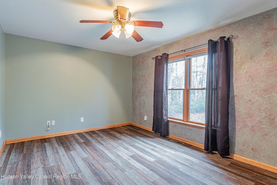 Saugerties, New York, 12477, United States, 4 Bedrooms Bedrooms, ,4 BathroomsBathrooms,Residential,For Sale,1928425