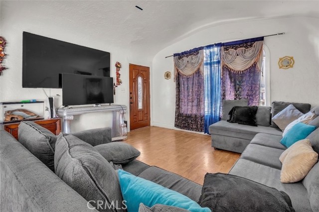 Los Angeles, California, 90061, United States, 3 Bedrooms Bedrooms, ,2 BathroomsBathrooms,Residential,For Sale,2048568