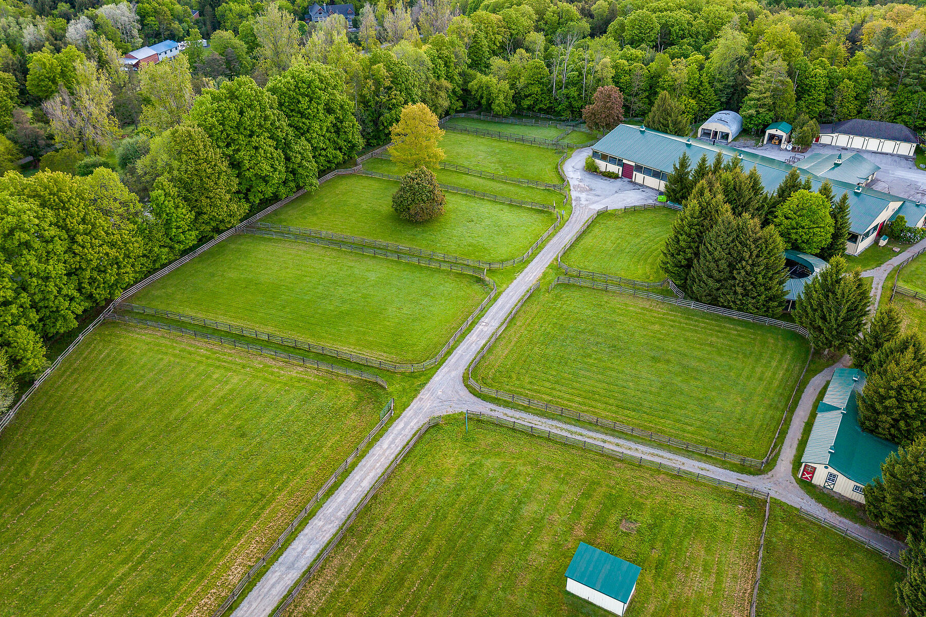  Spectacular Estate in King - 物件實景