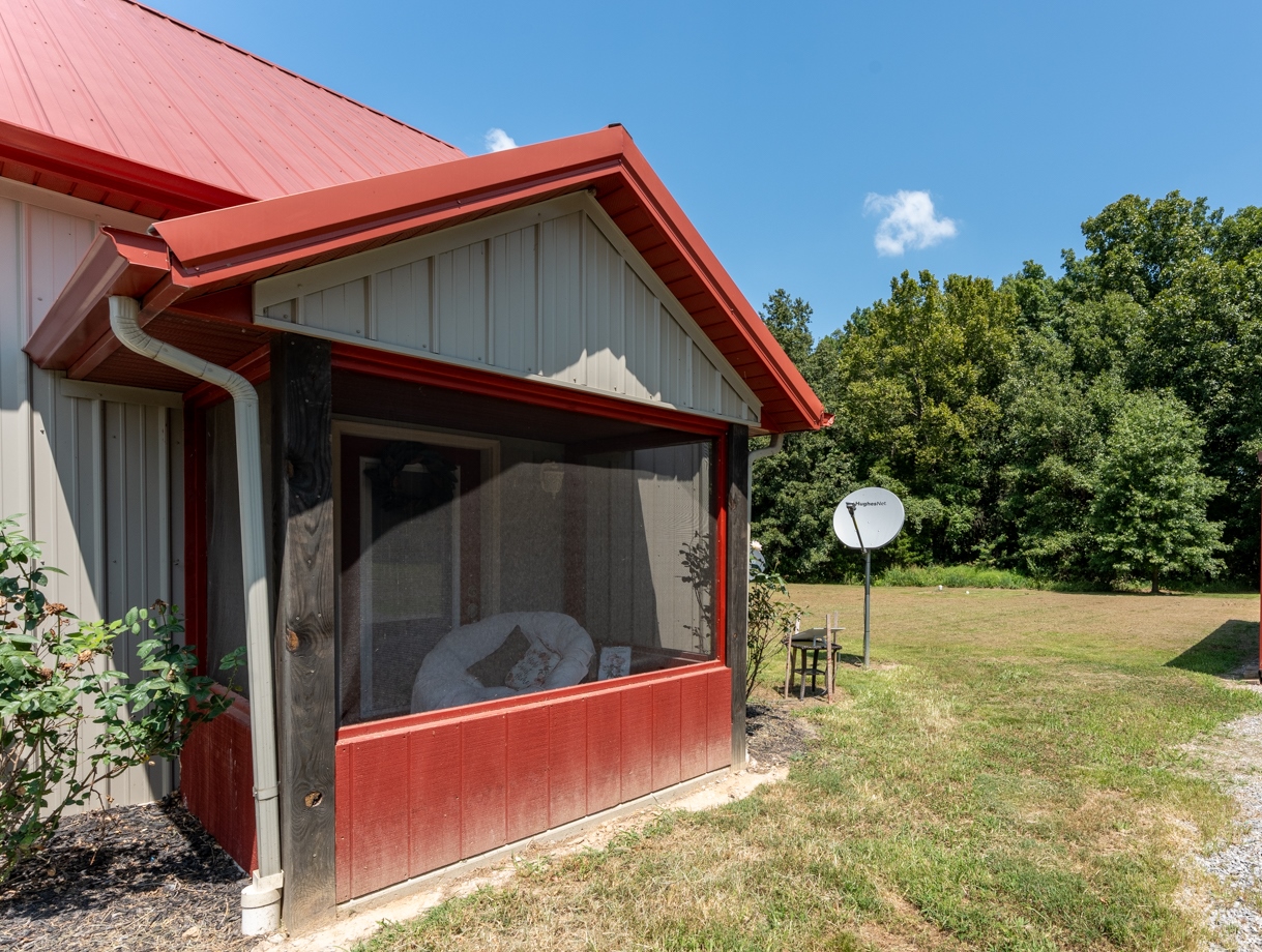 W Frankfort, Illinois, 62896, United States, 5 Bedrooms Bedrooms, ,4 BathroomsBathrooms,Residential,For Sale,1929151