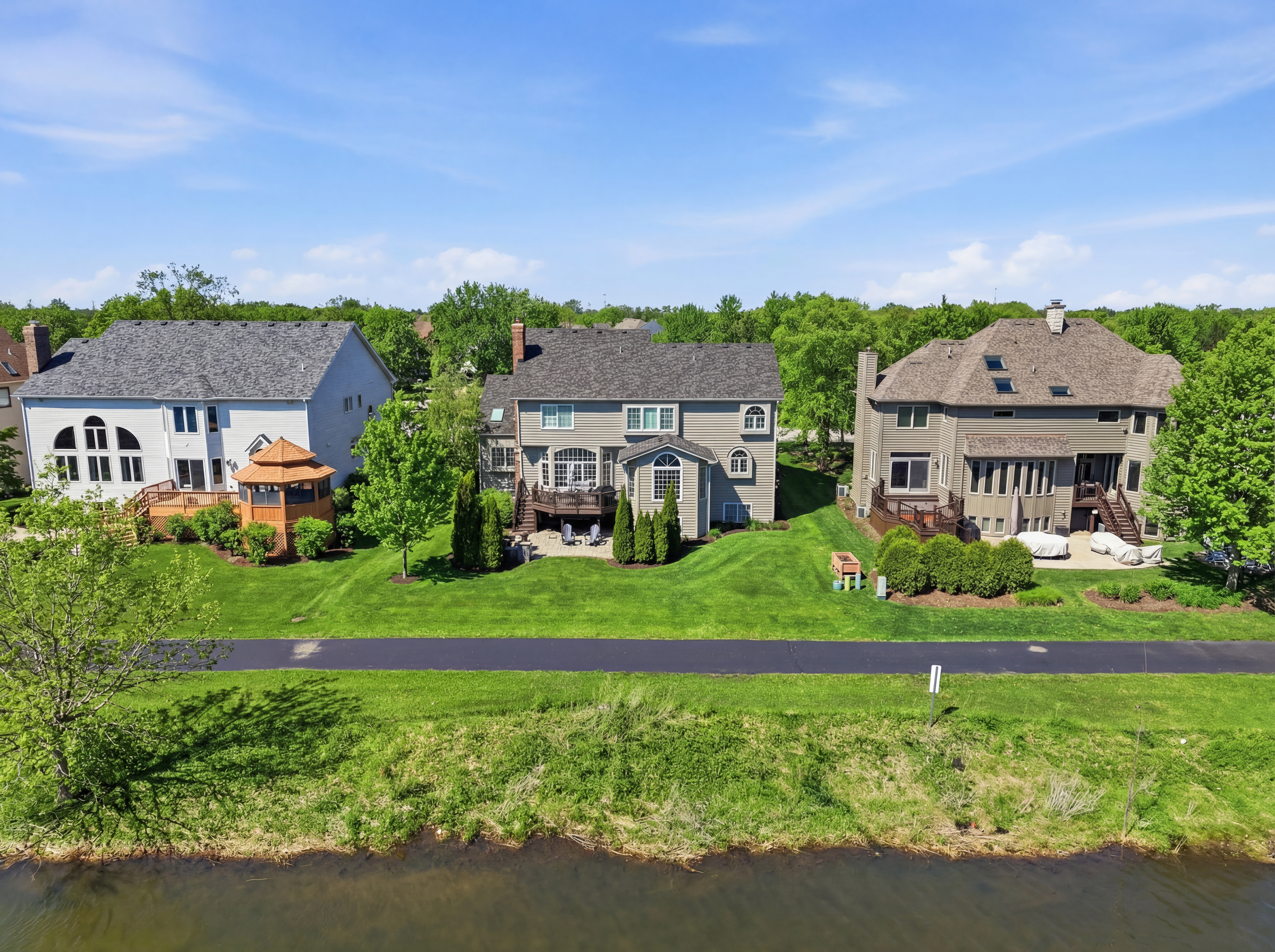  The Crown Jewel of Tall Grass: Waterfront Privacy Meets the Ultimate Layout - 物件實景