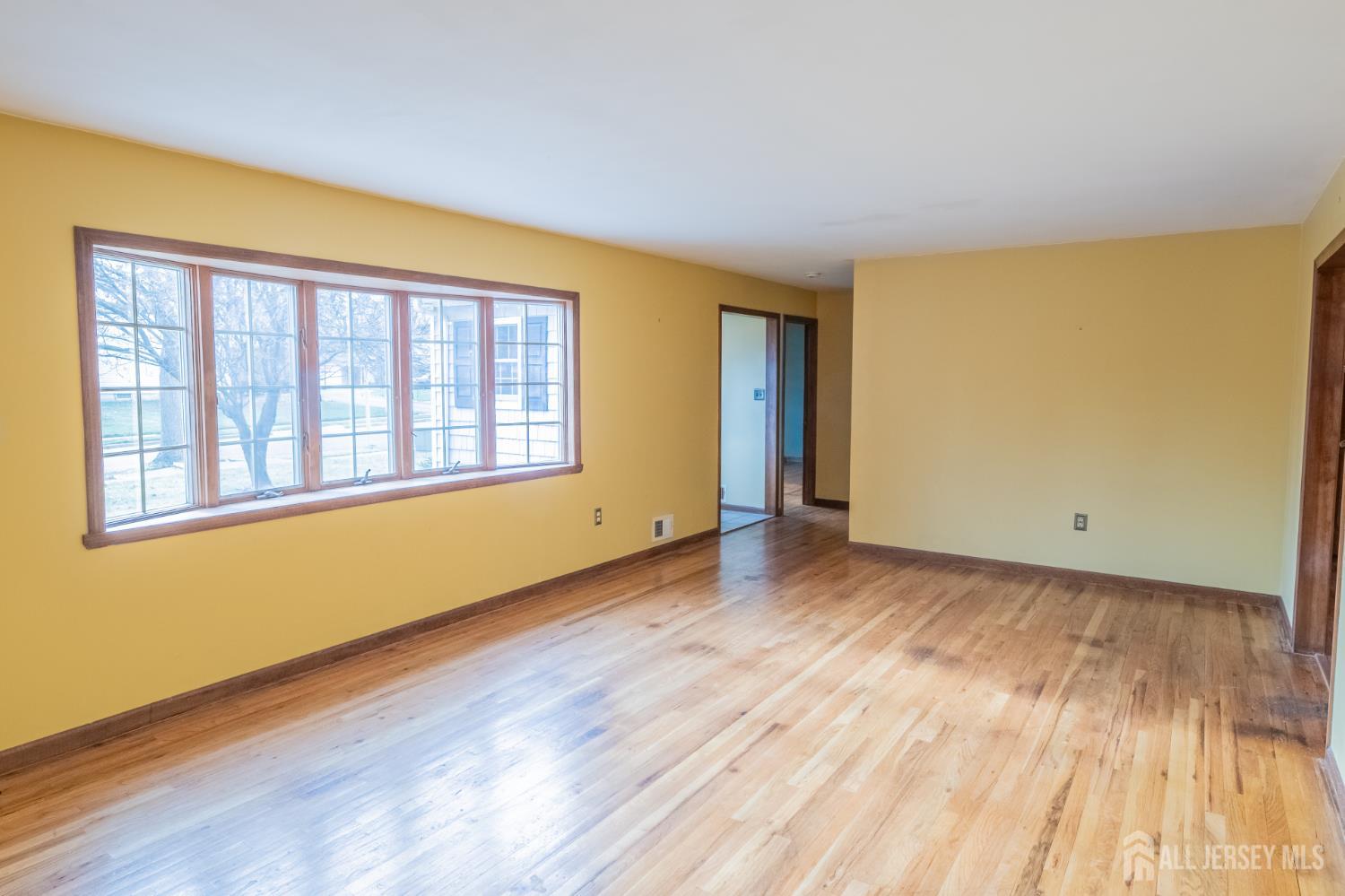 East Brunswick, New Jersey, 08816, United States, 3 Bedrooms Bedrooms, ,2 BathroomsBathrooms,Residential,For Sale,2002265