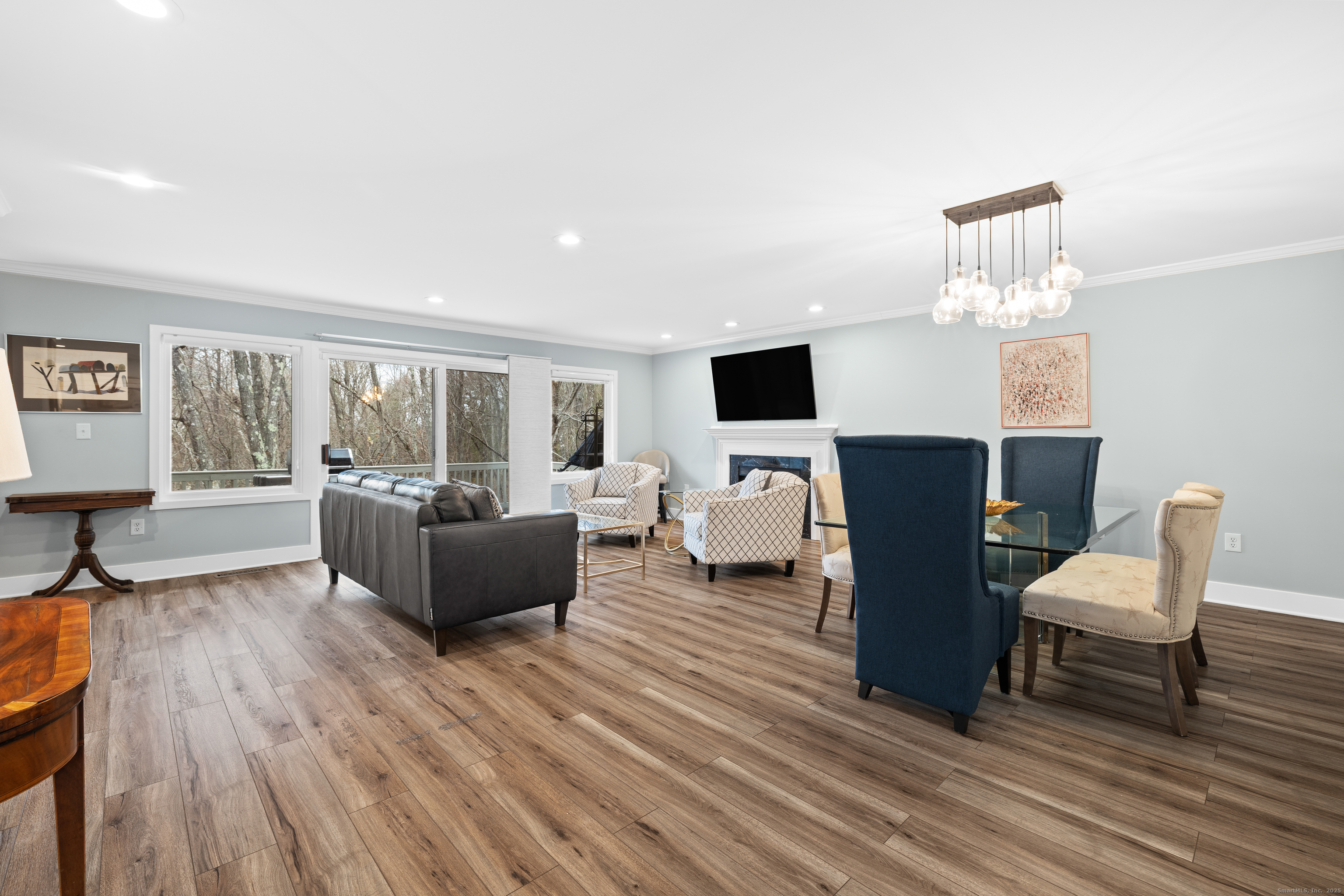 Avon, Connecticut, 06001, United States, 3 Bedrooms Bedrooms, ,4 BathroomsBathrooms,Residential,For Sale,1999811