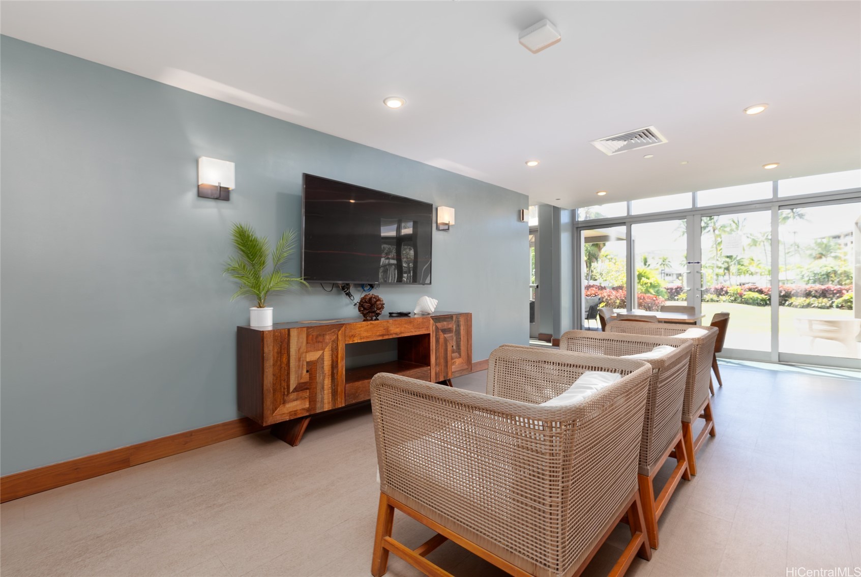 Honolulu, Hawaii, 96825, United States, 2 Bedrooms Bedrooms, ,2 BathroomsBathrooms,Residential,For Sale,1875289