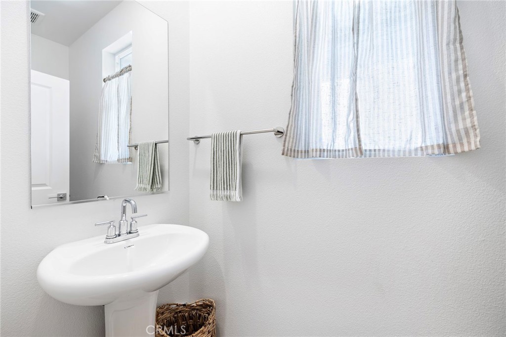 Corona, California, 92883, United States, 3 Bedrooms Bedrooms, ,3 BathroomsBathrooms,Residential,For Sale,1903718