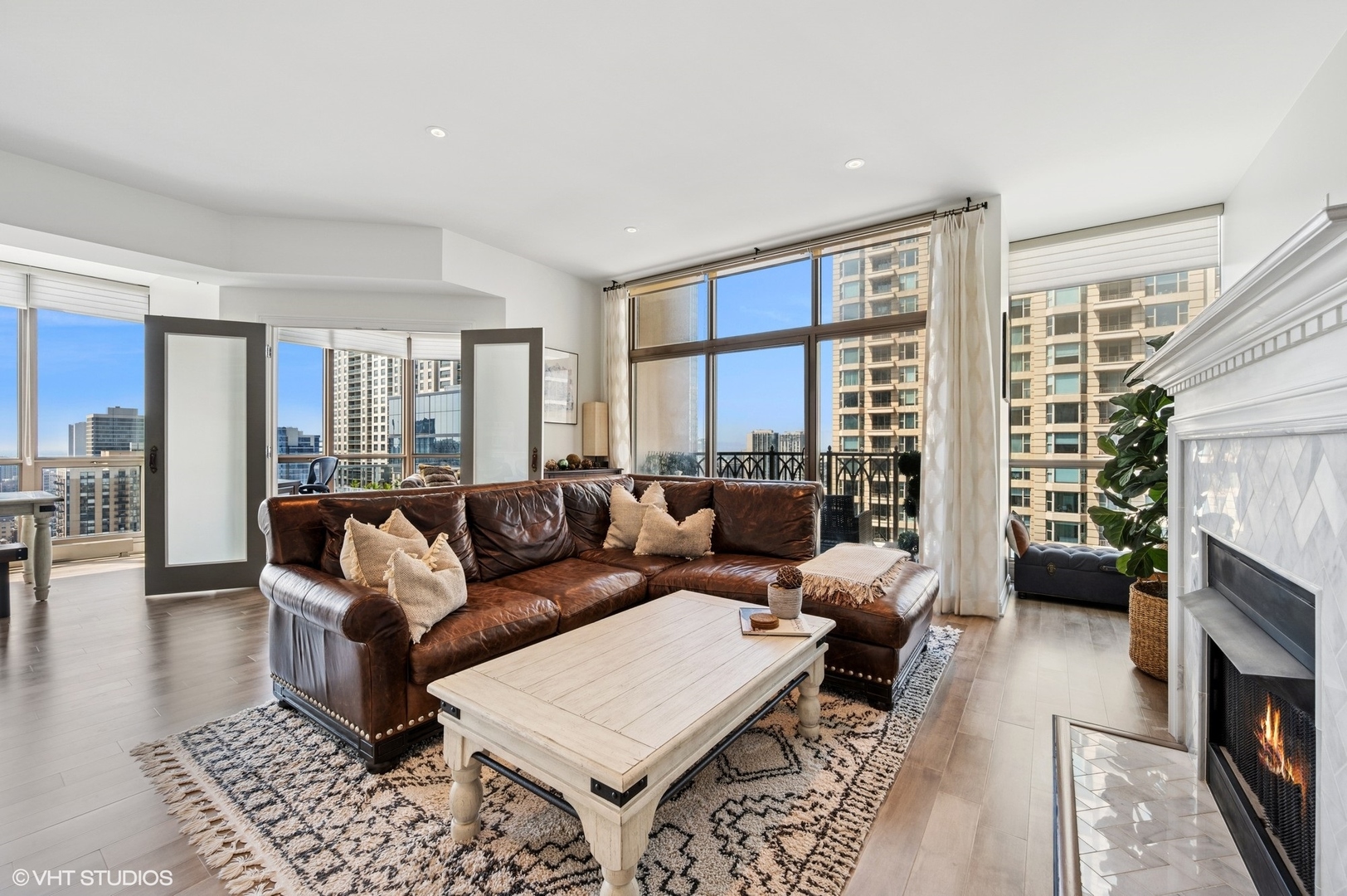 Chicago, Illinois, 60611, United States, 2 Bedrooms Bedrooms, ,3 BathroomsBathrooms,Residential,For Sale,1901320
