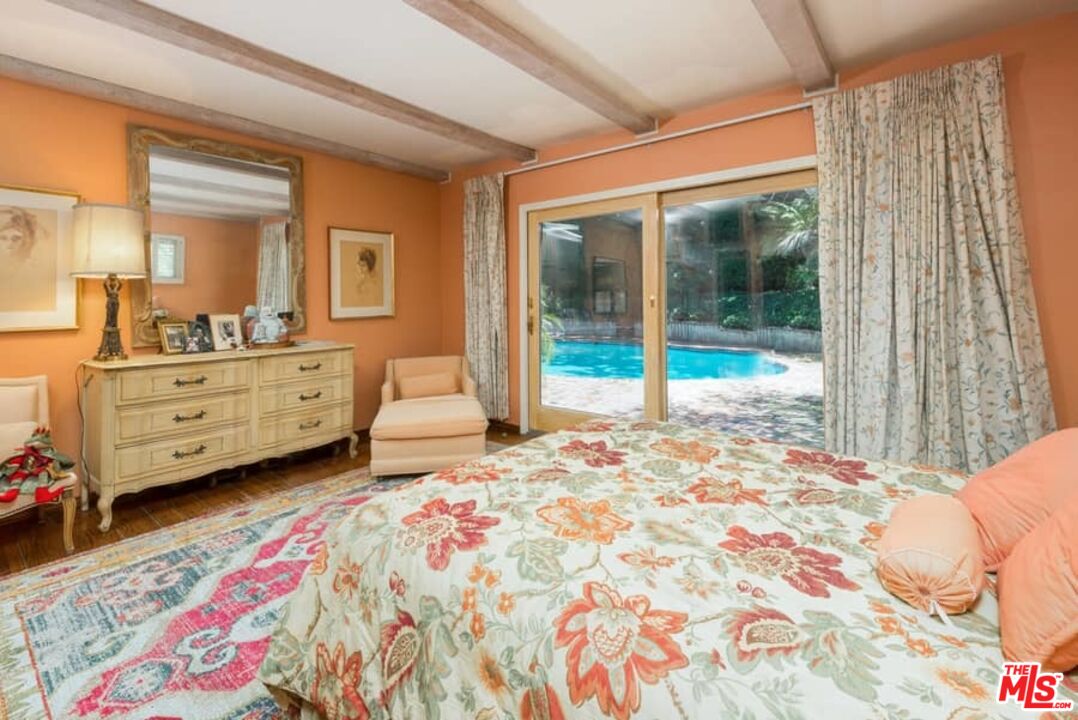 Los Angeles, California, 90049, United States, 3 Bedrooms Bedrooms, ,2 BathroomsBathrooms,Residential,For Sale,1913369
