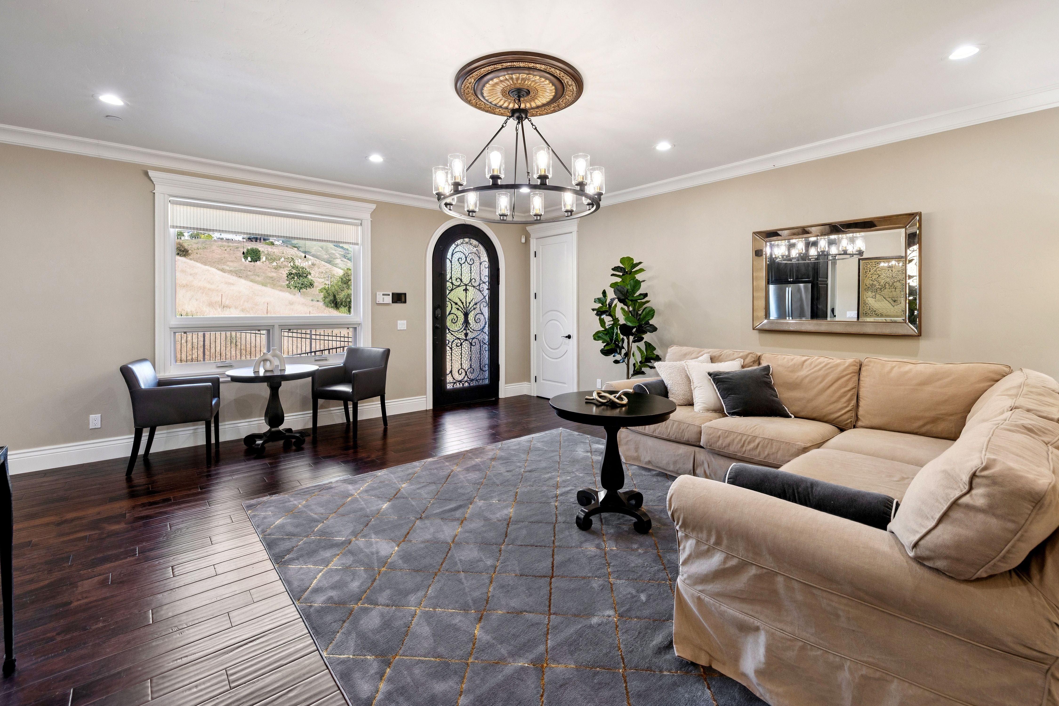  Grand Mediterranean Estate with Private Multi-Generational Wing - 物件實景