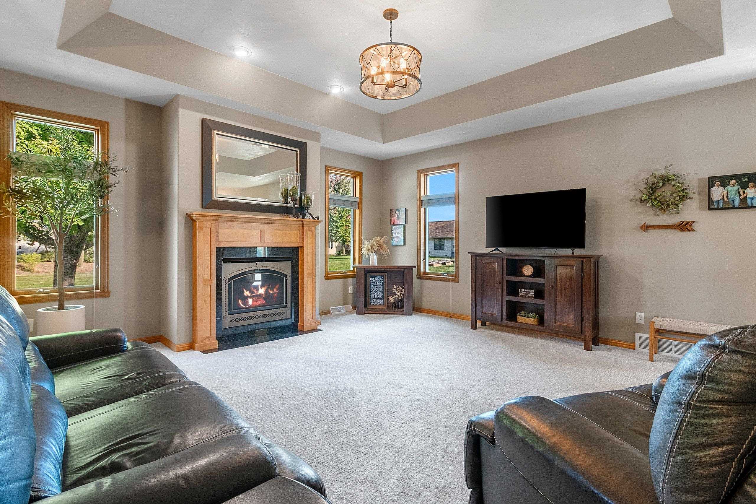 APPLETON, Wisconsin, 54913, United States, 4 Bedrooms Bedrooms, ,3 BathroomsBathrooms,Residential,For Sale,1960996