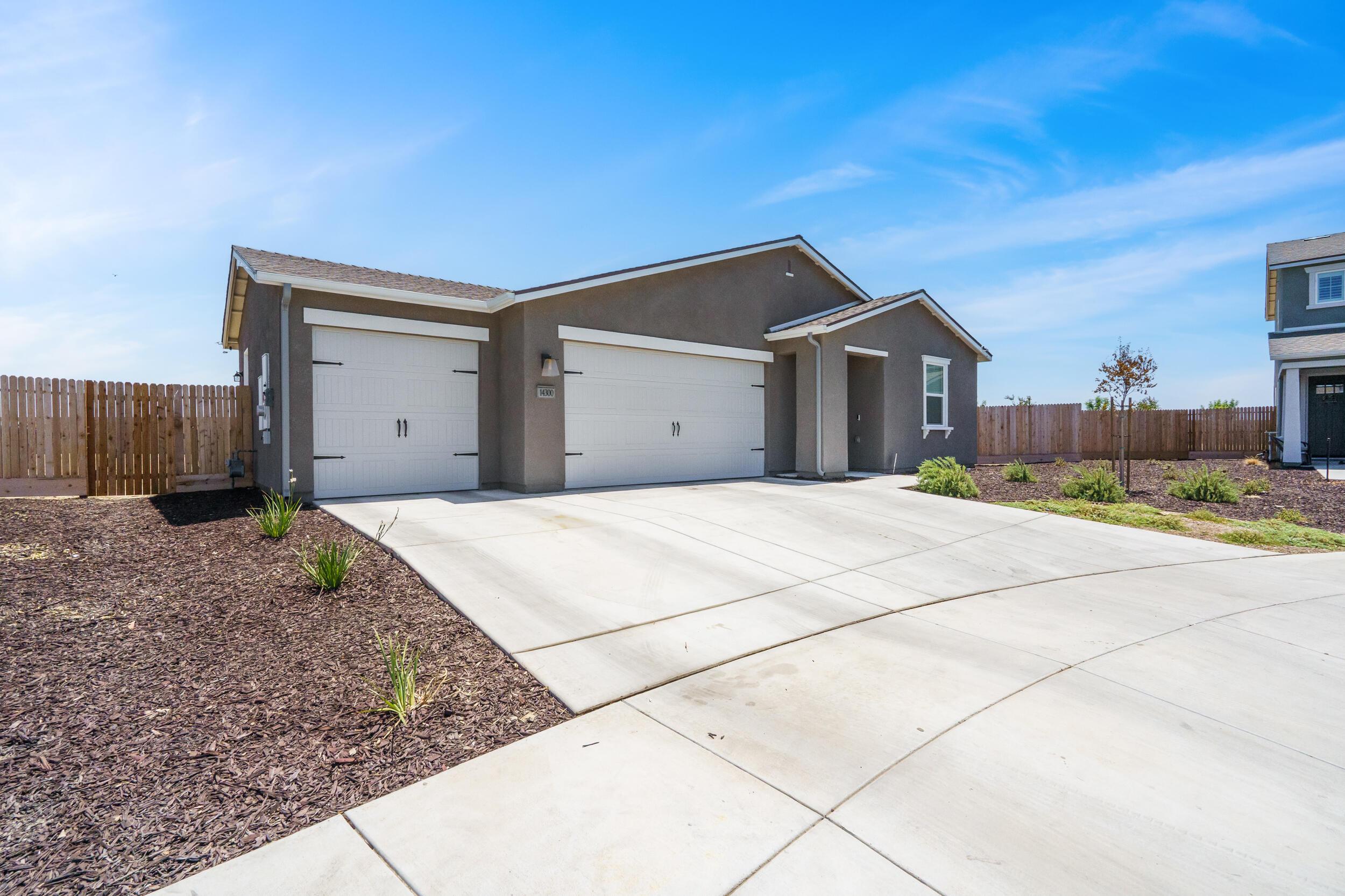 Bakersfield, California, 93314, United States, 4 Bedrooms Bedrooms, ,3 BathroomsBathrooms,Residential,For Sale,1923542