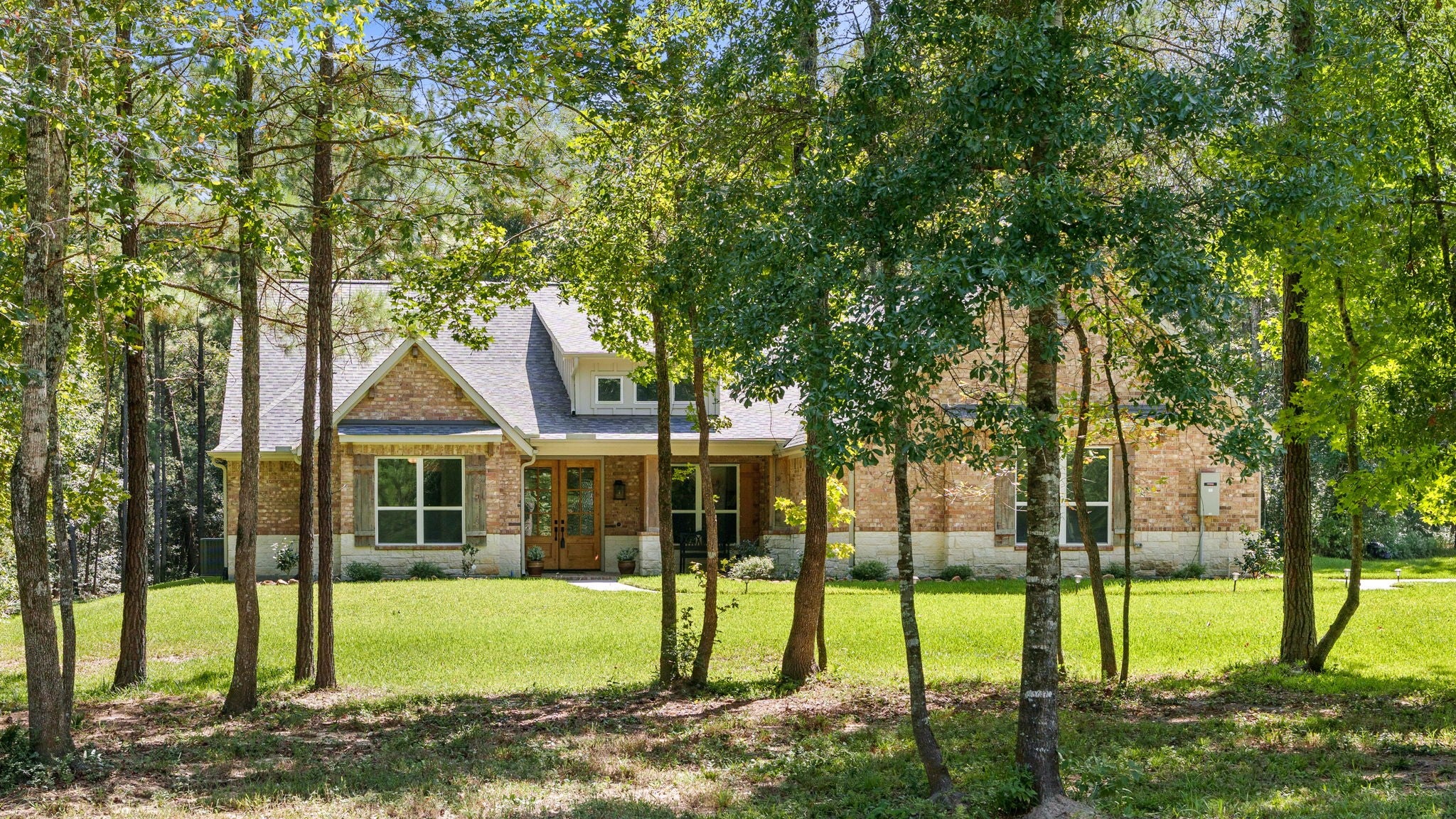 Grand Vw, Huntsville, TX 77340