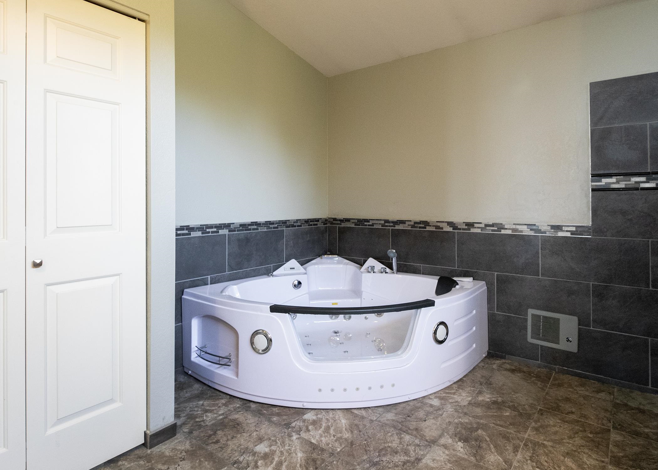 Duluth, Minnesota, 55805, United States, 4 Bedrooms Bedrooms, ,2 BathroomsBathrooms,Residential,For Sale,1941735