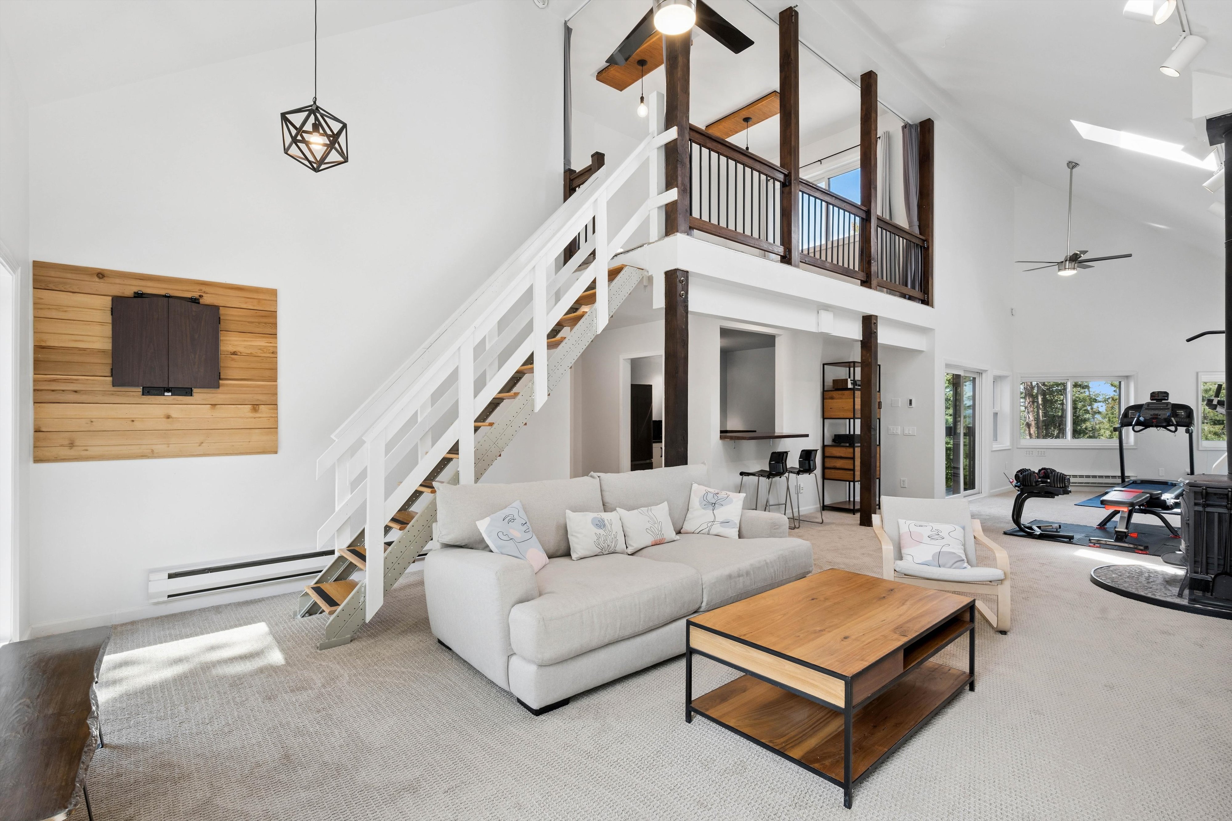  Experience Refined Mid-Century Inspired Mountain Living on 3.37 Acres - 物件實景