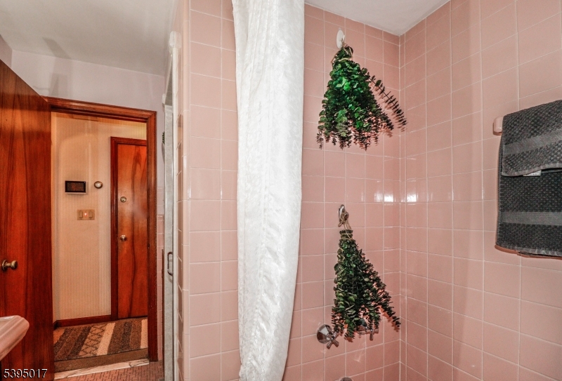 Rahway City, New Jersey, 07065, United States, 4 Bedrooms Bedrooms, ,2 BathroomsBathrooms,Residential,For Sale,1986510