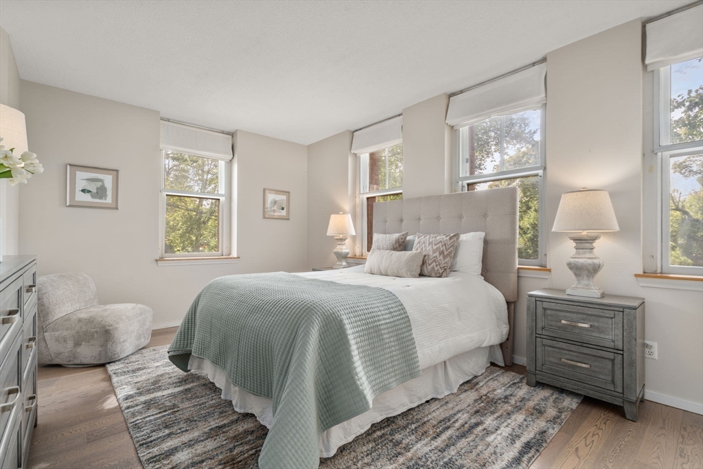 Newton, Massachusetts, 02464, United States, 2 Bedrooms Bedrooms, ,1 BathroomBathrooms,Residential,For Sale,1956329