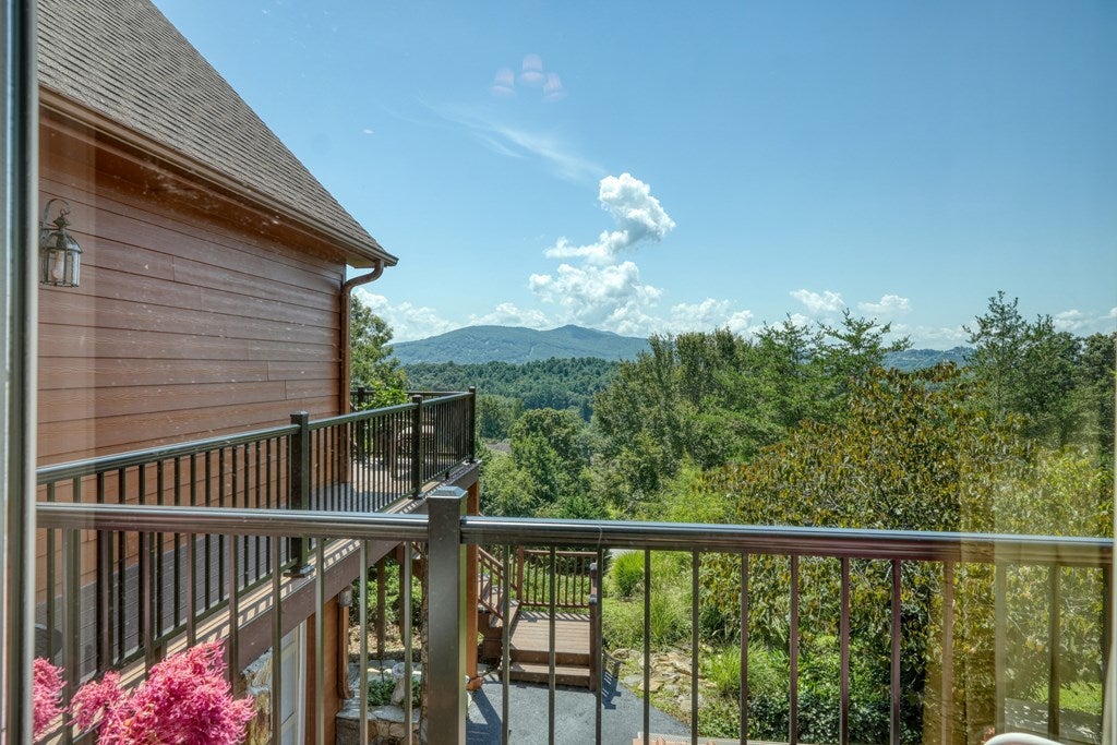 Hayesville, North Carolina, 28904, United States, 3 Bedrooms Bedrooms, ,4 BathroomsBathrooms,Residential,For Sale,1919513