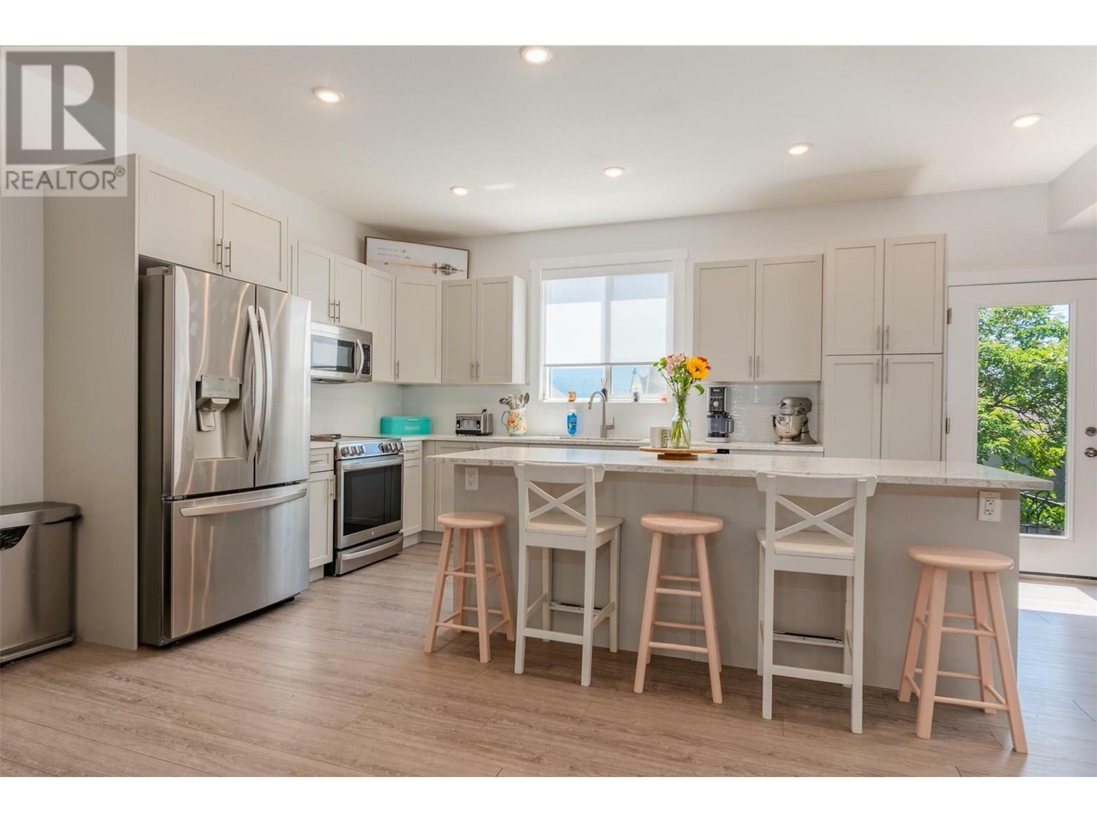 CASTLEGAR, British Columbia, V1N 4X8, CA, 6 Bedrooms Bedrooms, ,3 BathroomsBathrooms,Residential,For Sale,1883021
